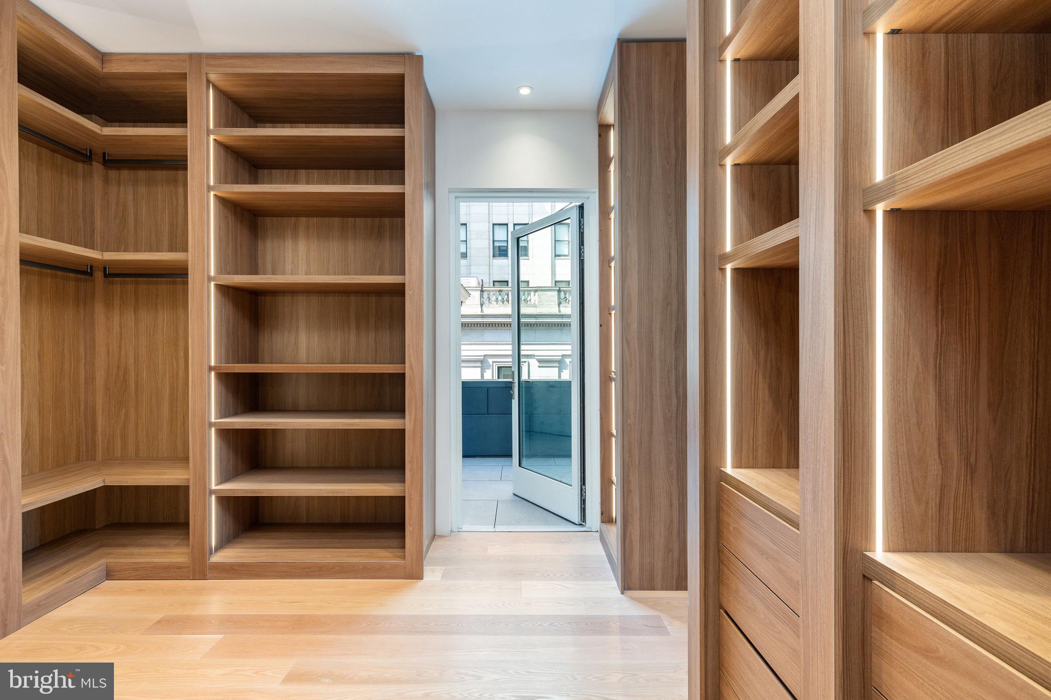 WASHINGTON SQ - Residential