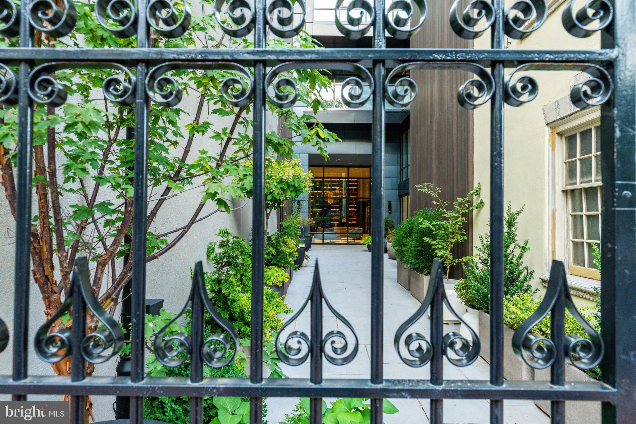 WASHINGTON SQ - Residential