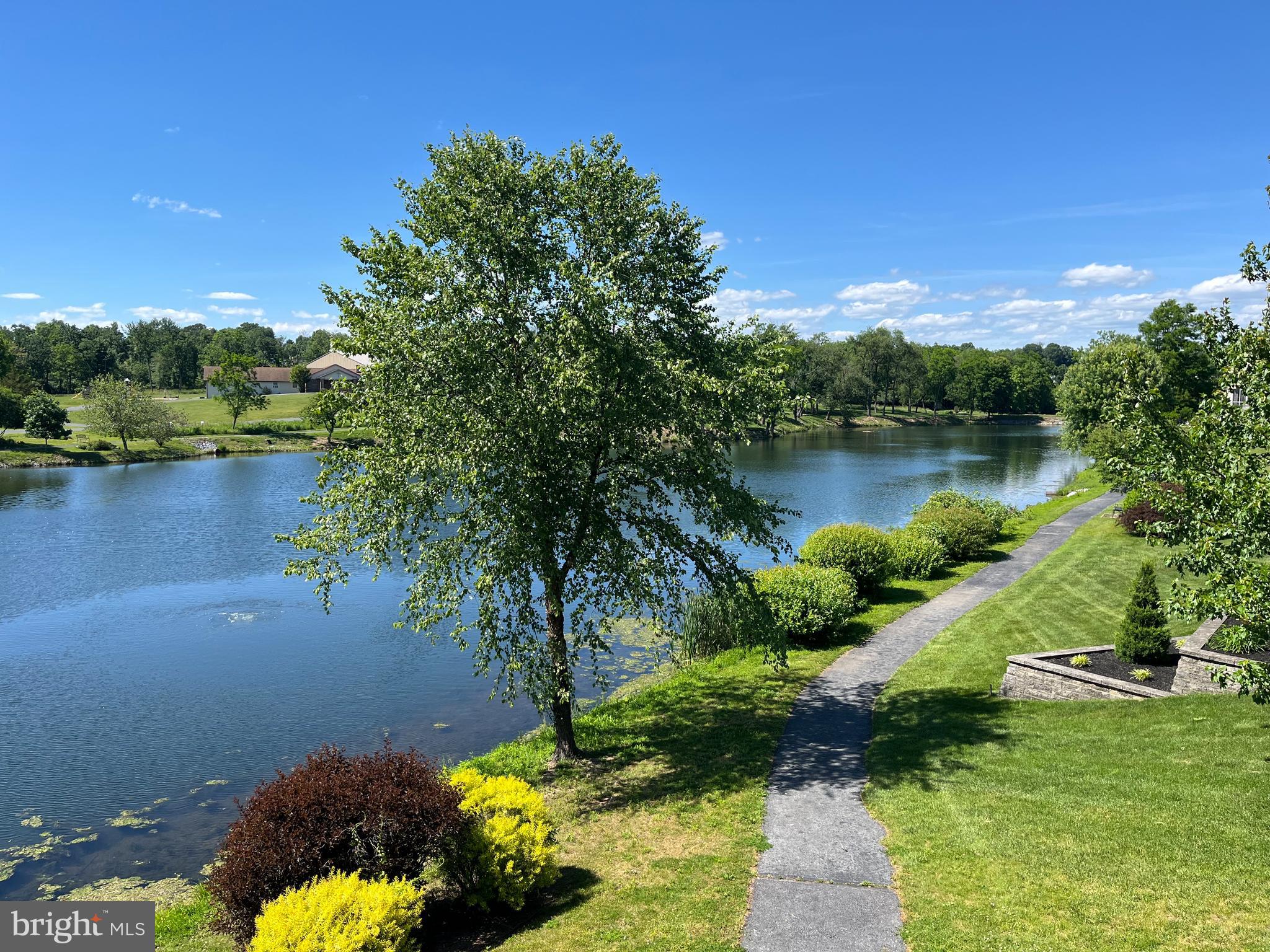 BRIAR LAKE - Residential