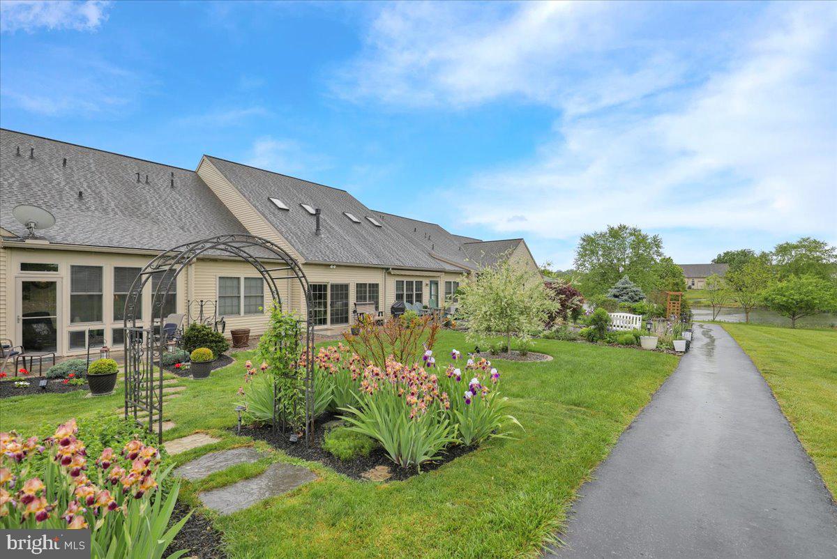 BRIAR LAKE - Residential
