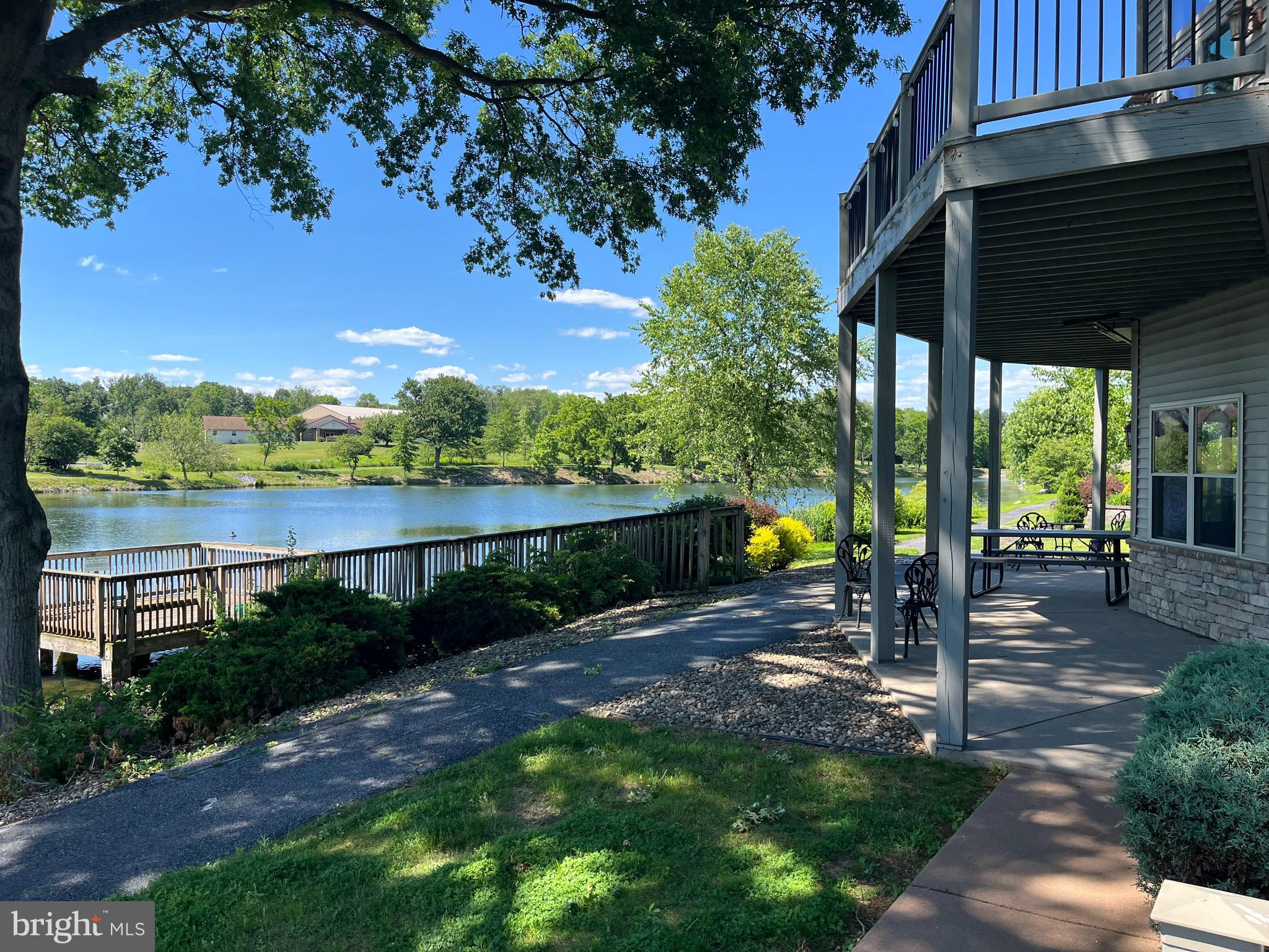BRIAR LAKE - Residential
