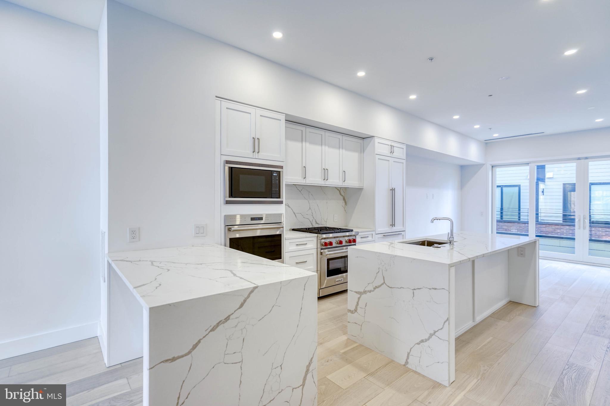 LOGAN SQUARE - Residential