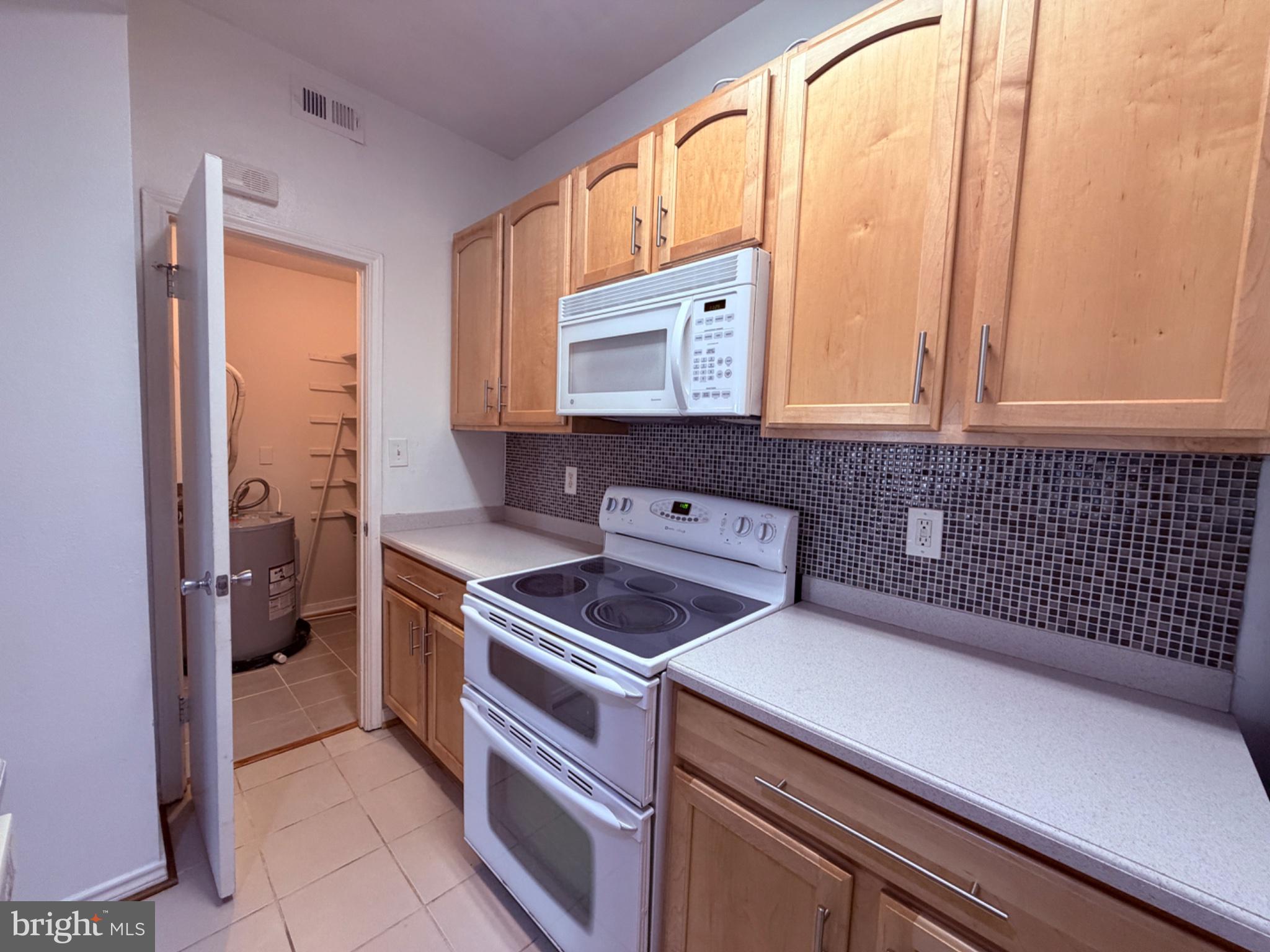PENDERBROOK SQUARE CONDOMINIUMS - Residential