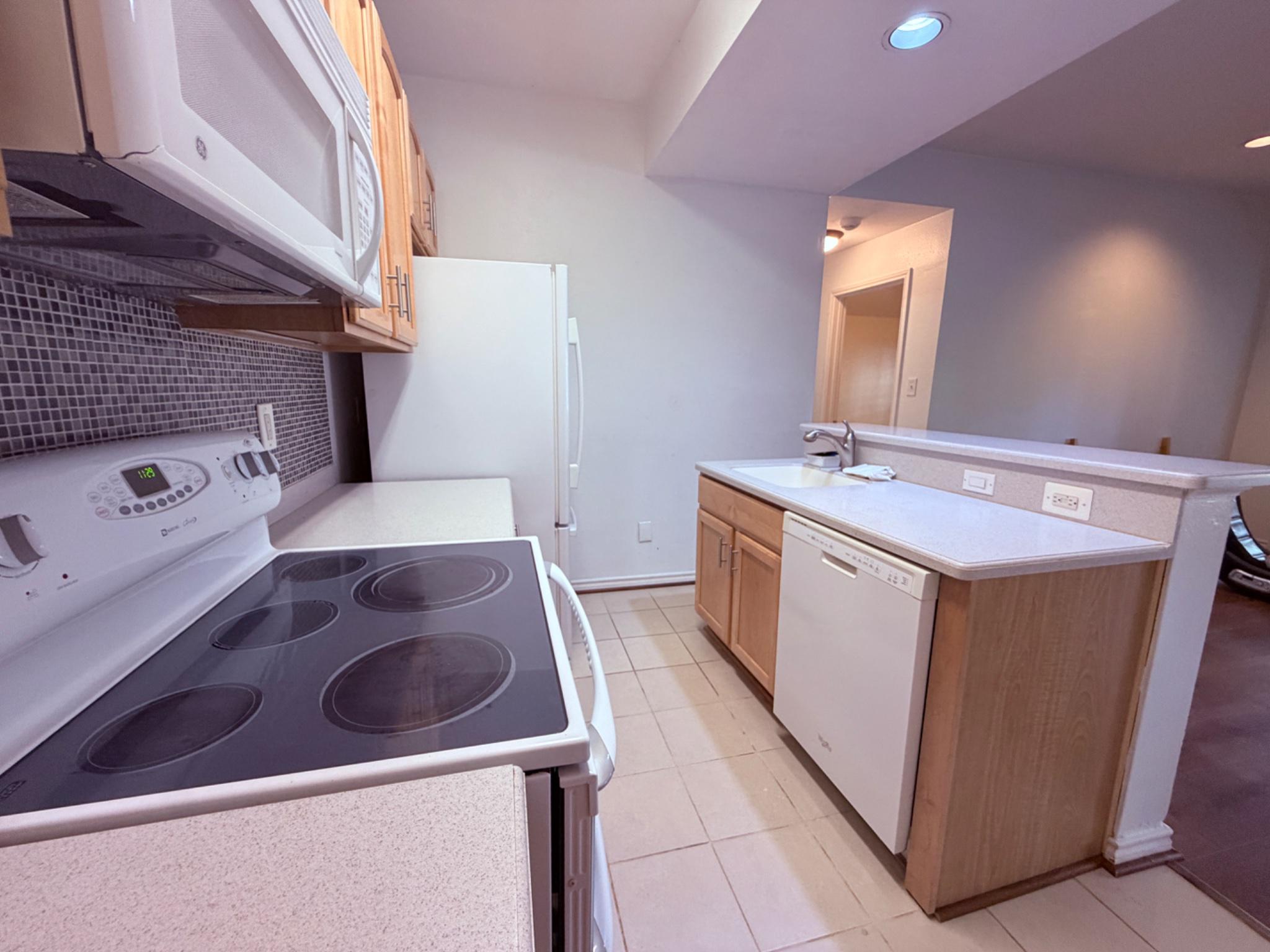 PENDERBROOK SQUARE CONDOMINIUMS - Residential