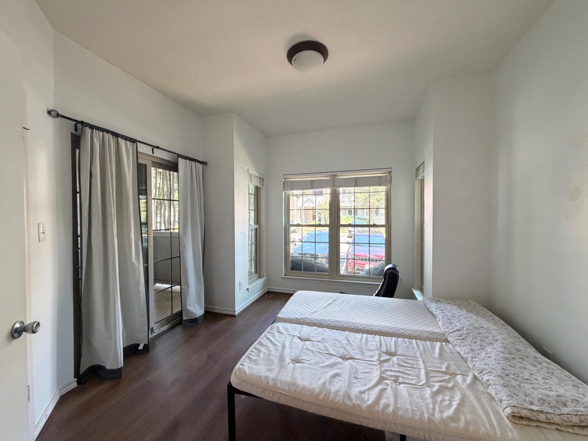PENDERBROOK SQUARE CONDOMINIUMS - Residential