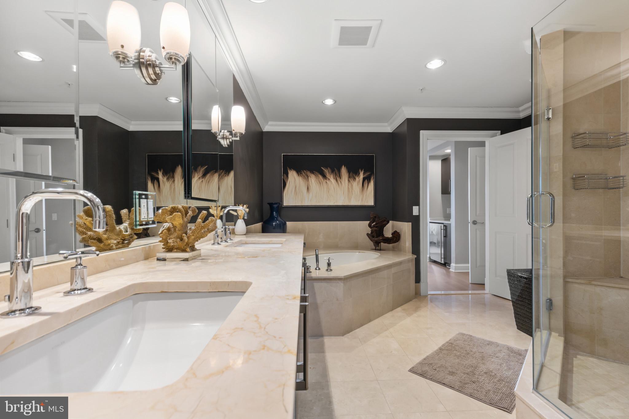 THE RITZ-CARLTON RESIDENCES - Residential