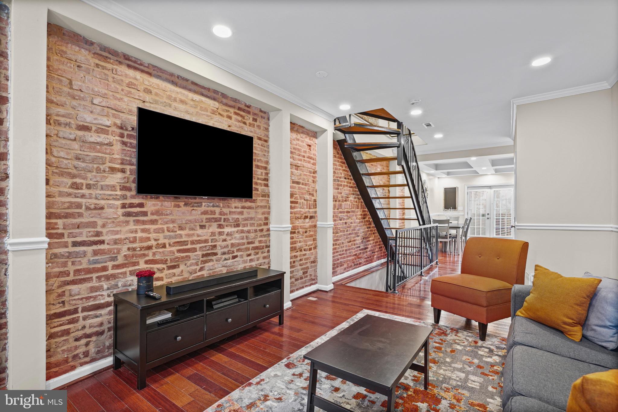WASHINGTON VILLAGE - Residential