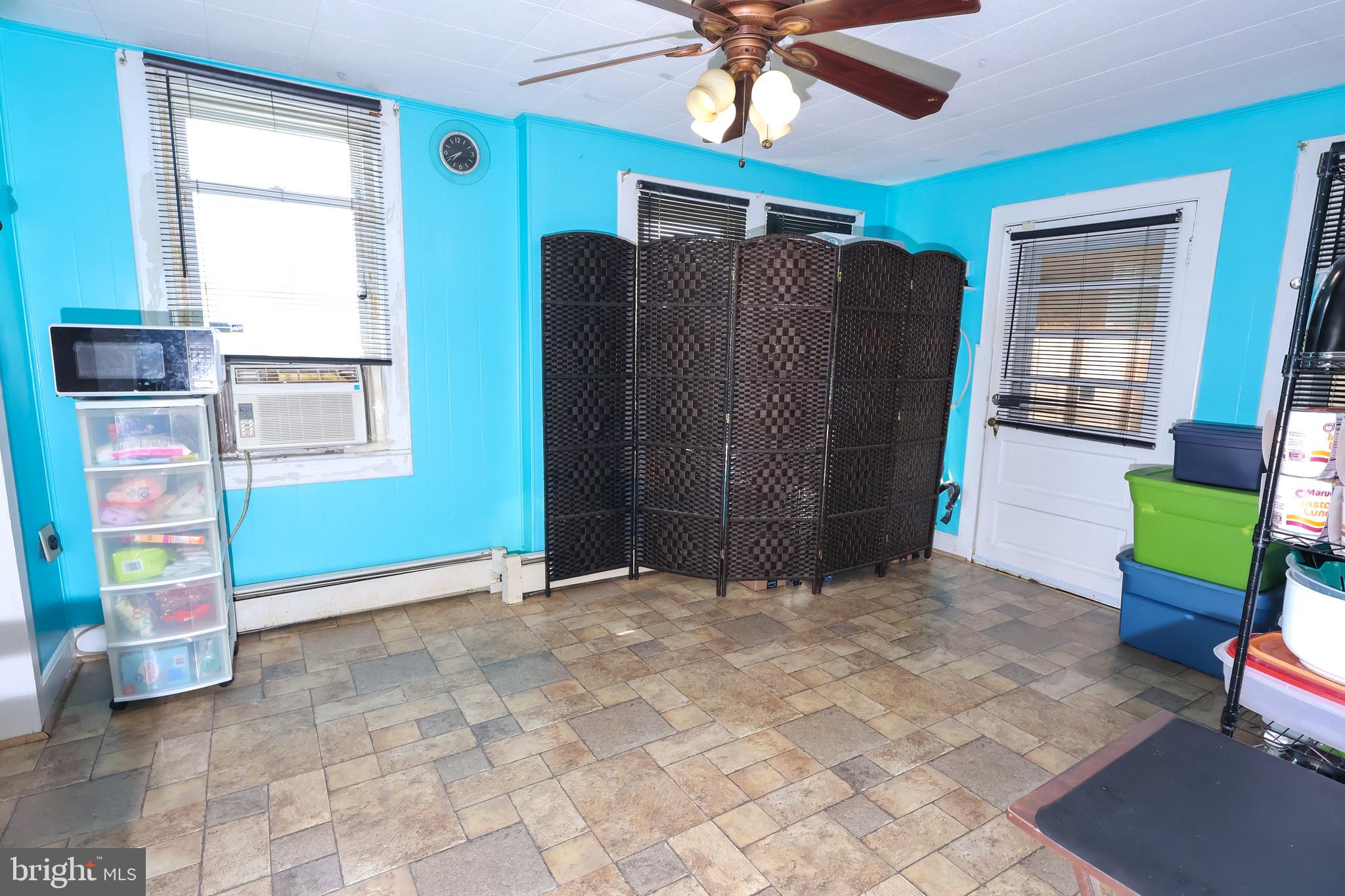 COLONIAL BEACH - Residential