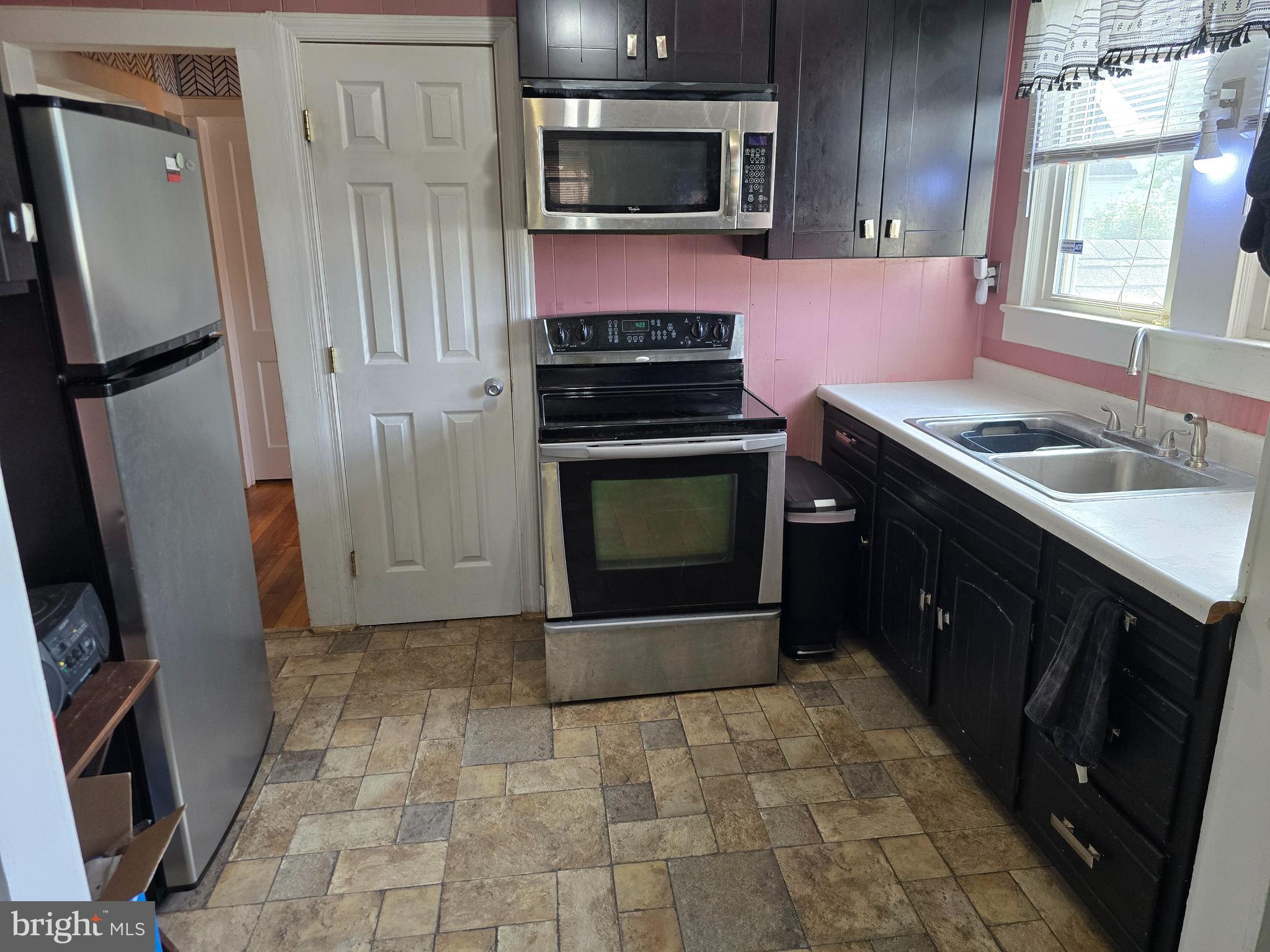 COLONIAL BEACH - Residential