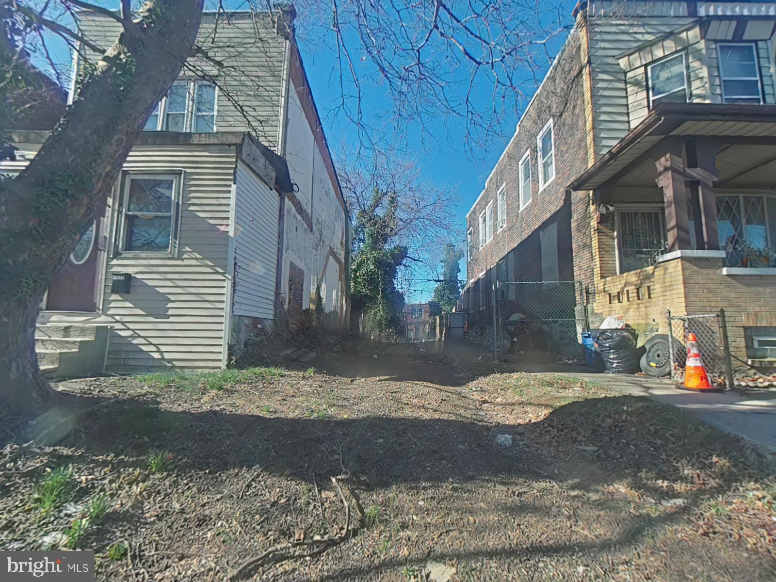 GERMANTOWN (EAST) - Land