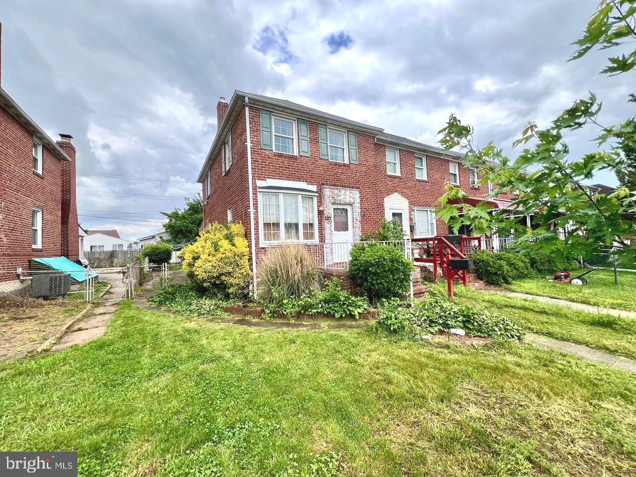 Welcome to 2801 Southbrook Road—an all-brick end-of-group townhome offering 3 bedrooms, 1 full bathroom, a separate dining room, and a finished basement. This property is in need of TLC and presents an excellent opportunity for investors or buyers looking to customize their dream home. With good bones and endless potential, this is a fantastic chance to bring your vision to life. Hardwood flooring underneath carpet. Property is being sold "as is".  Schedule your private tour today!