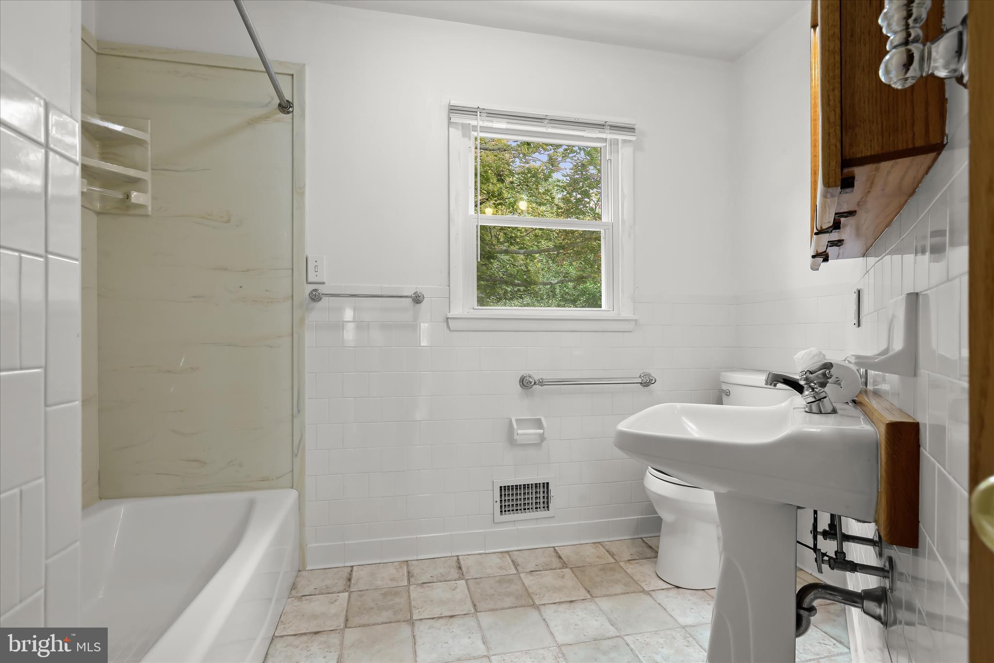 COLONIAL ACRES - Residential