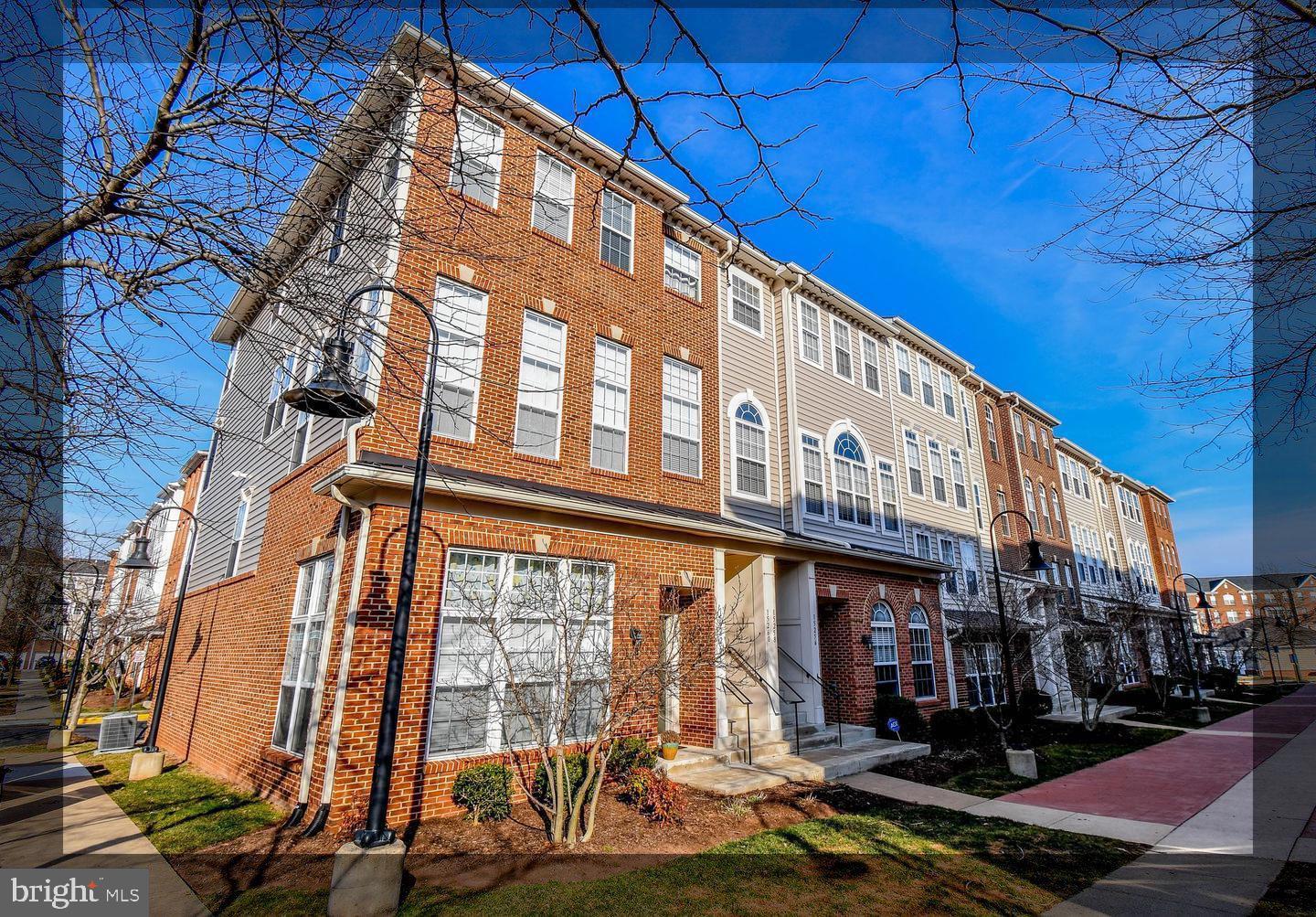 COME SEE THIS SPACIOUS BRIGHT AND BEAUTIFUL BRICK FRONT, TOWNHOME STYLE COND END UNIT.  THIS 3 LEVEL 1 CAR GARAGE CONDO IS LOCATED ON THE TOP LEVEL WHICH INCLUDES 3 BEDROOMS AND 2 AND A HALF BATHS WITH APPROXIMATELY 2400 SQ FT OF LIVING SPACE! 
THE LIVING ROOM HAS WIDE PLANK HARDWOOD FLOORING, A HIGH VAULTED CEILING WITH LOTS OF WINDOWS THAT MAKE THIS AREA OF THE HOME SPACIOUS AND BRIGHT.
THIS HOME HAS A SEPARATE FORMAL DINING AREA, GREAT FOR ENTERTAINING. THE GOURMET KITCHEN FEATURES, UPGRADED CABINETRY, GRANITE COUNTERS, HARDWOOD FLOORING, STAINLESS STEEL APPLIANCES, AND A DOUBLE WALL OVEN. ACROSS THE KITCHEN IS A FAMILY ROOM WITH A COZY GAS FIREPLACE AND A PRIVATE BALCONY. 
UPSTAIRS IS THE PRIMARY SUITE WITH A TRAY CEILING, DUAL WALK IN CLOSETS, AND A PRIMARY BATHROOM FEATURING GRANITE COUNTERS, A SOAKING TUB, AND A GLASS ENCLOSED SHOWER. THERE ARE ALSO  2 OTHER BIG BEDROOMS UPSTAIRS WITH, A FULL HALLWAY BATHROOM AND FRONT LOAD WASHER/DRYER. 
THIS UNIT FEATURES WIDE PLANK HARDWOOD FLOORING THROUGHOUT THE MAIN LEVEL, AND CUSTOM PAINT.
THIS HOME IS LESS THAN A MILE TO THE HEATHCOTE "PARK AND RIDE" BUS LOT, JUST BLOCKS TO HAYMARKET HOSPITAL, MINS TO RT 15/66/29, SHOPPING, DINING AND MORE!