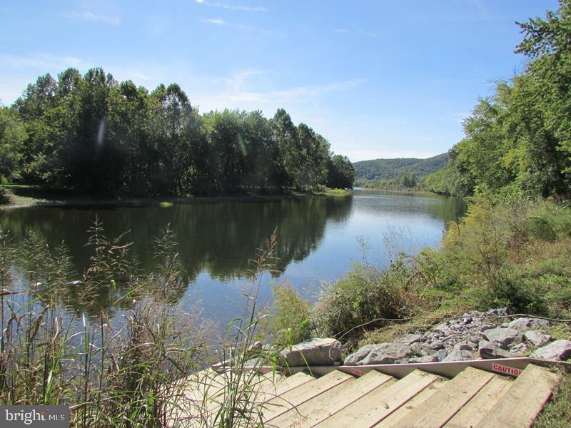 BLUFFS ON THE POTOMAC - Land
