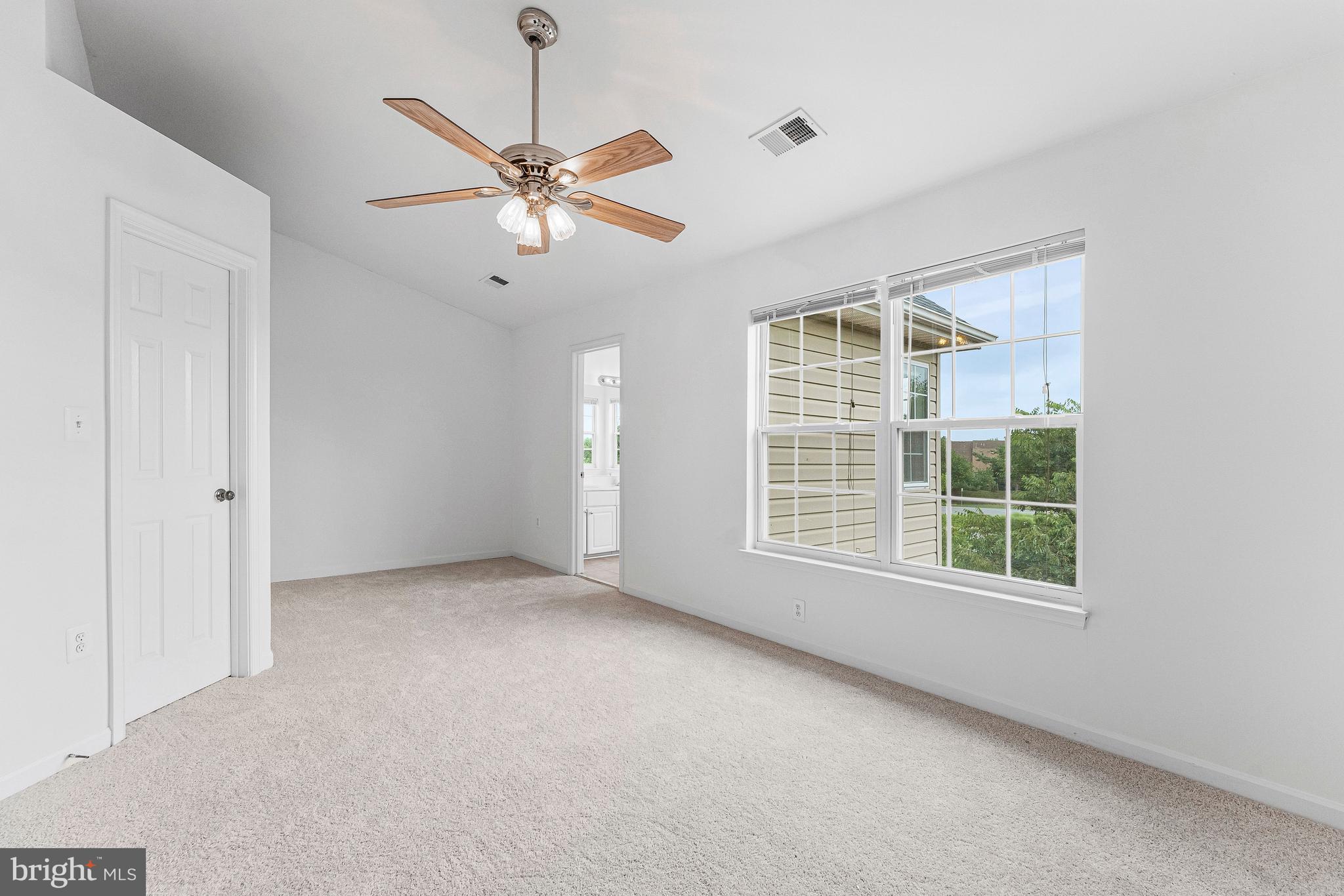 ASHBURN VILLAGE - Residential