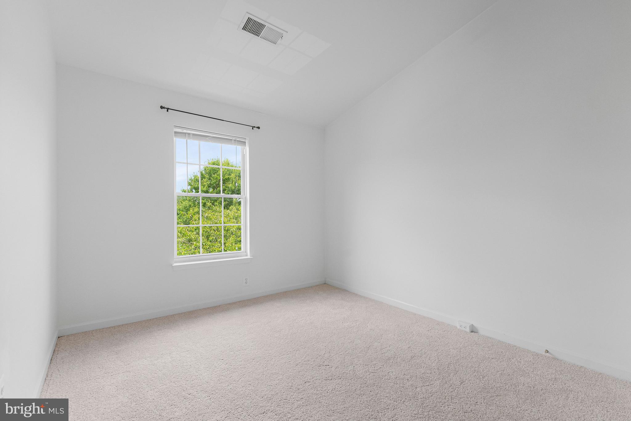 ASHBURN VILLAGE - Residential