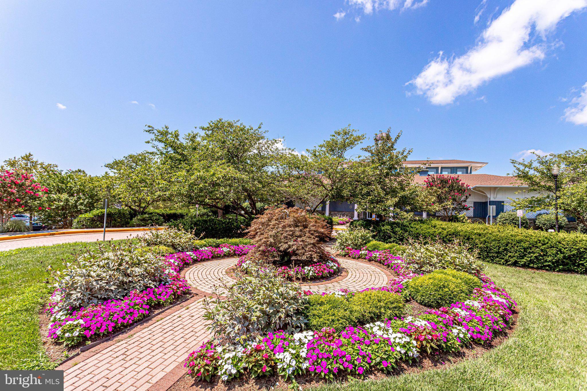 ASHBURN VILLAGE - Residential
