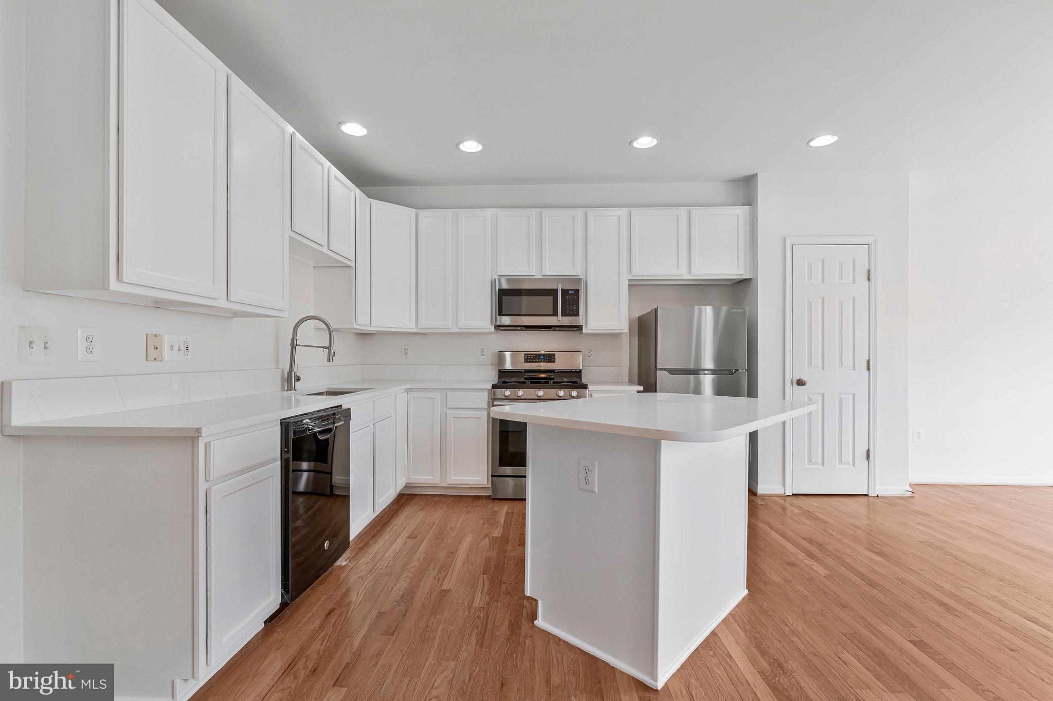 ASHBURN VILLAGE - Residential