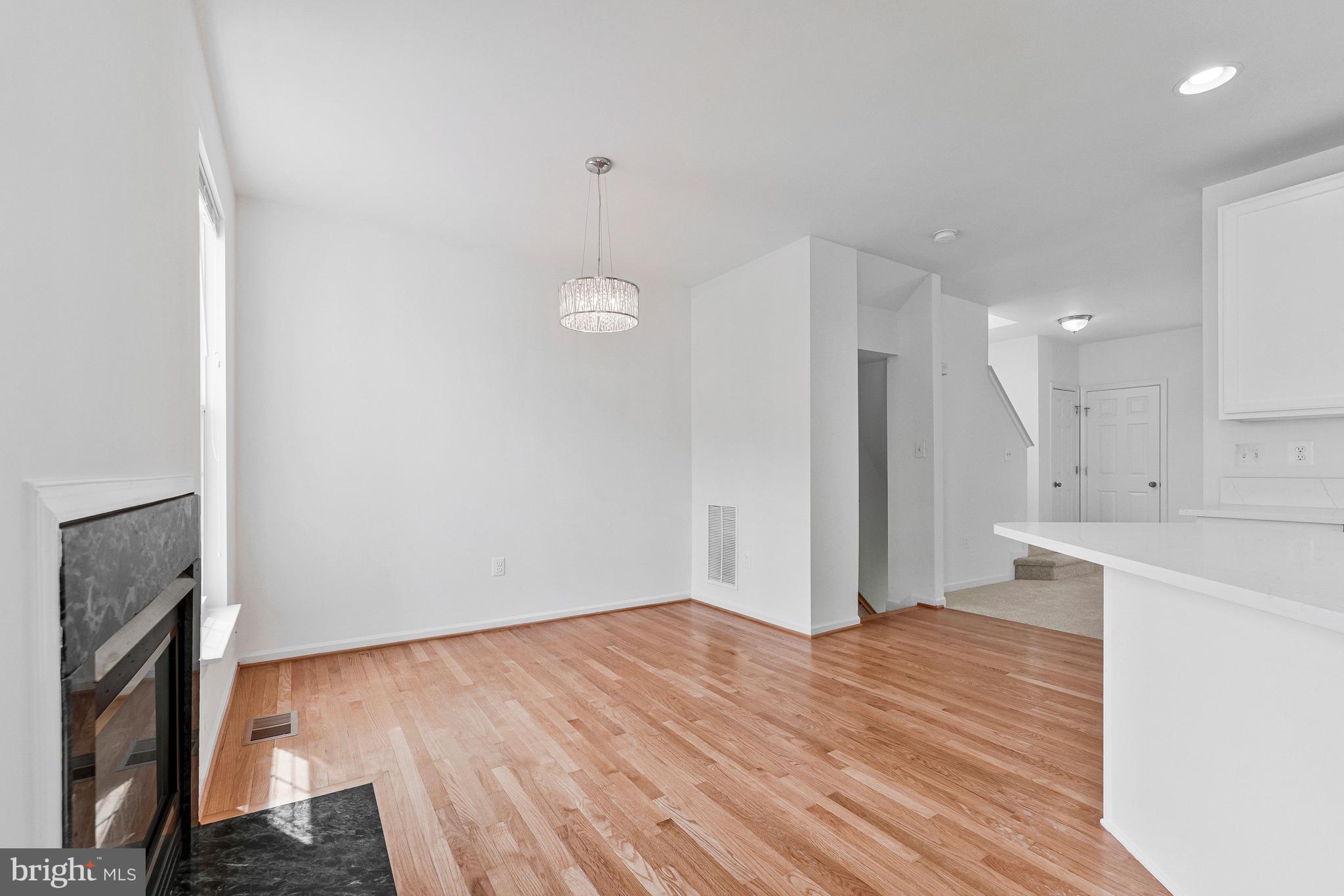 ASHBURN VILLAGE - Residential