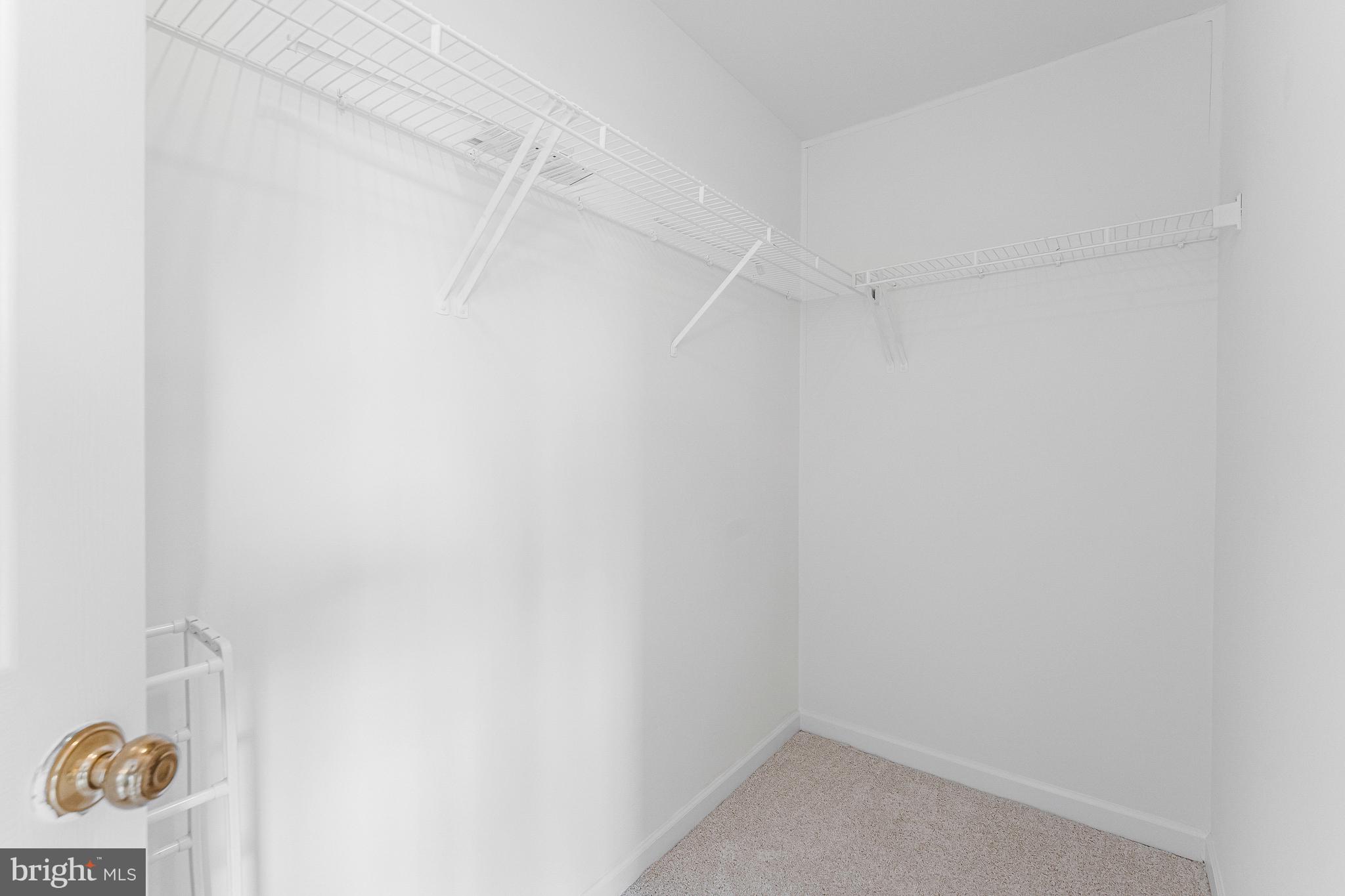 ASHBURN VILLAGE - Residential