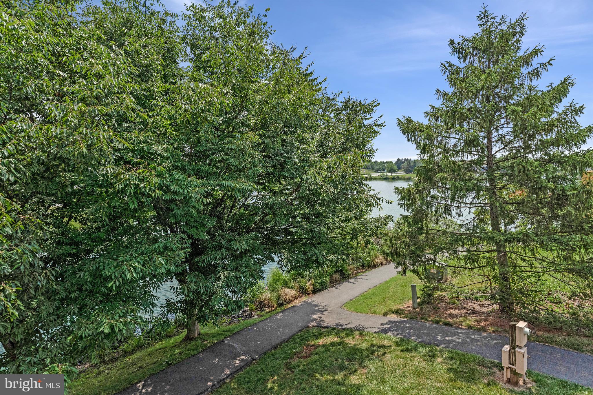 ASHBURN VILLAGE - Residential