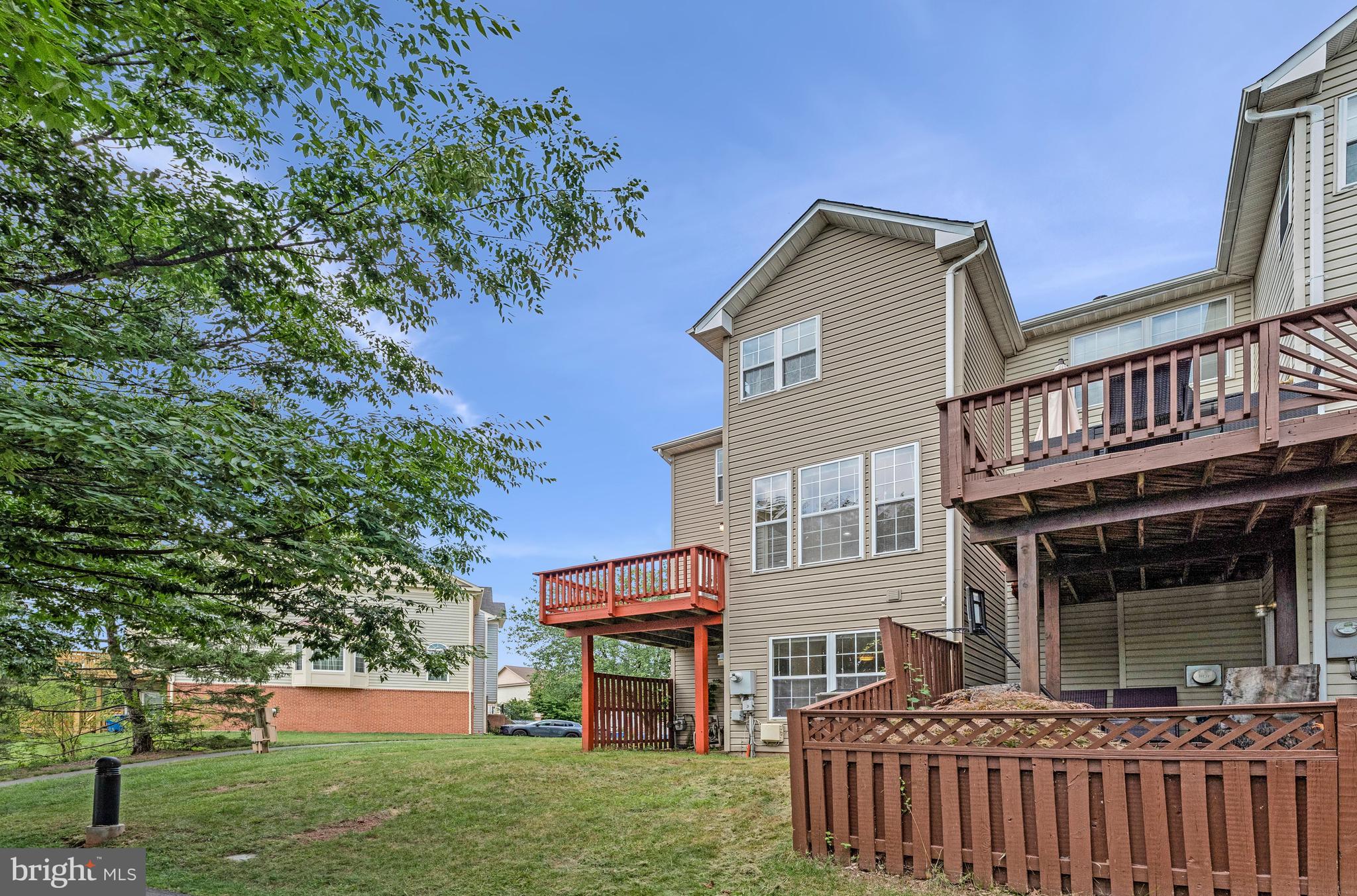ASHBURN VILLAGE - Residential