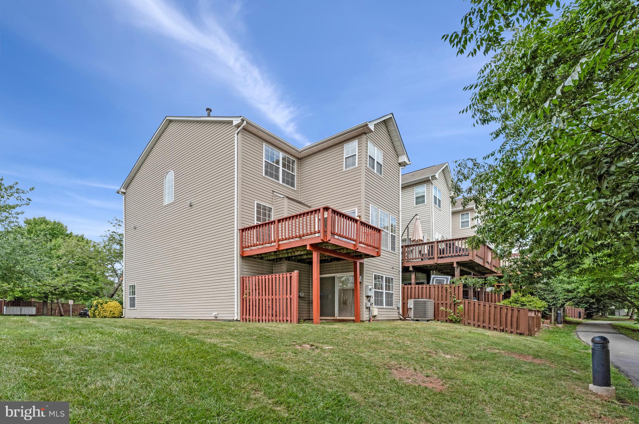 ASHBURN VILLAGE - Residential