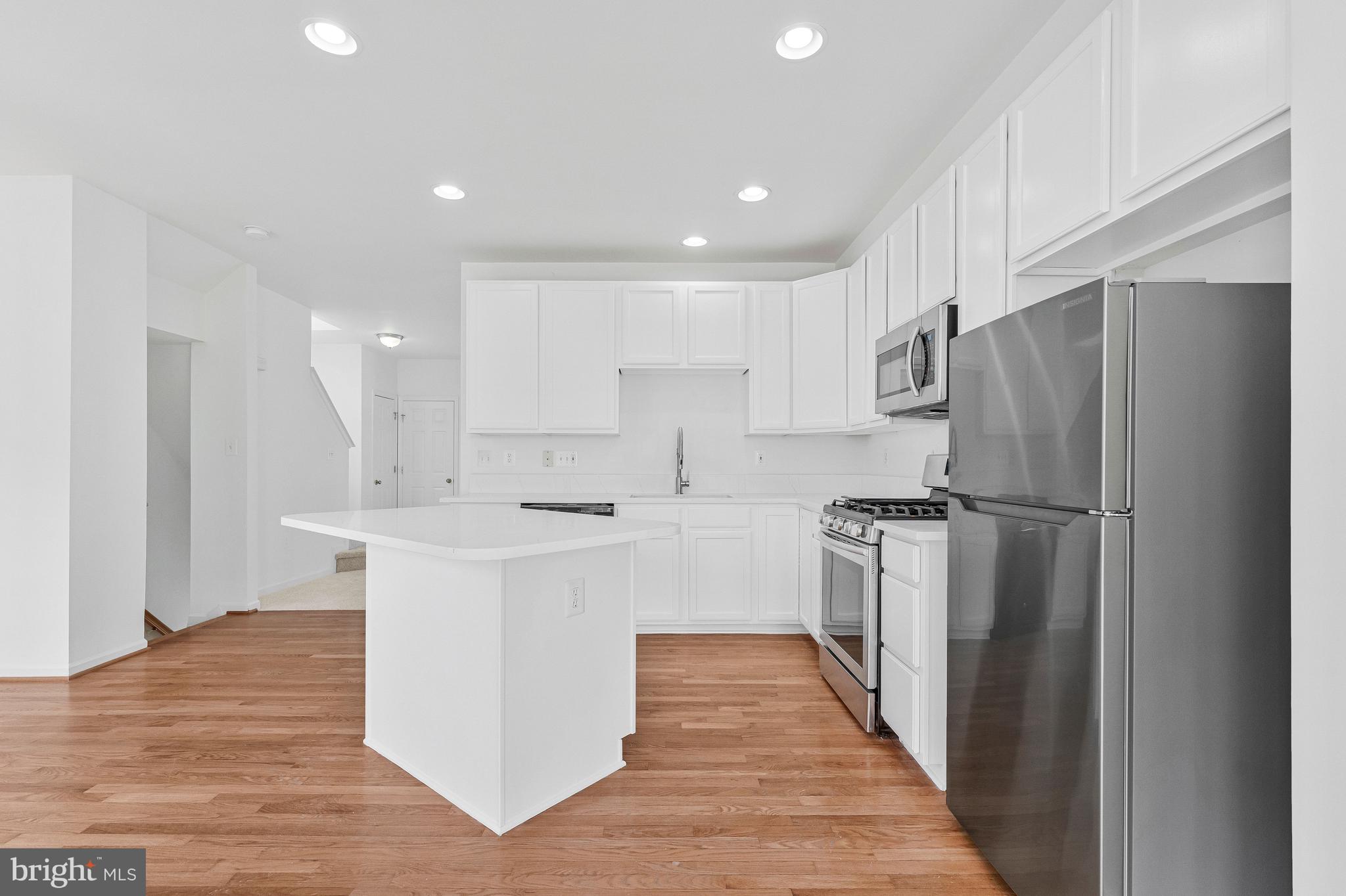 ASHBURN VILLAGE - Residential