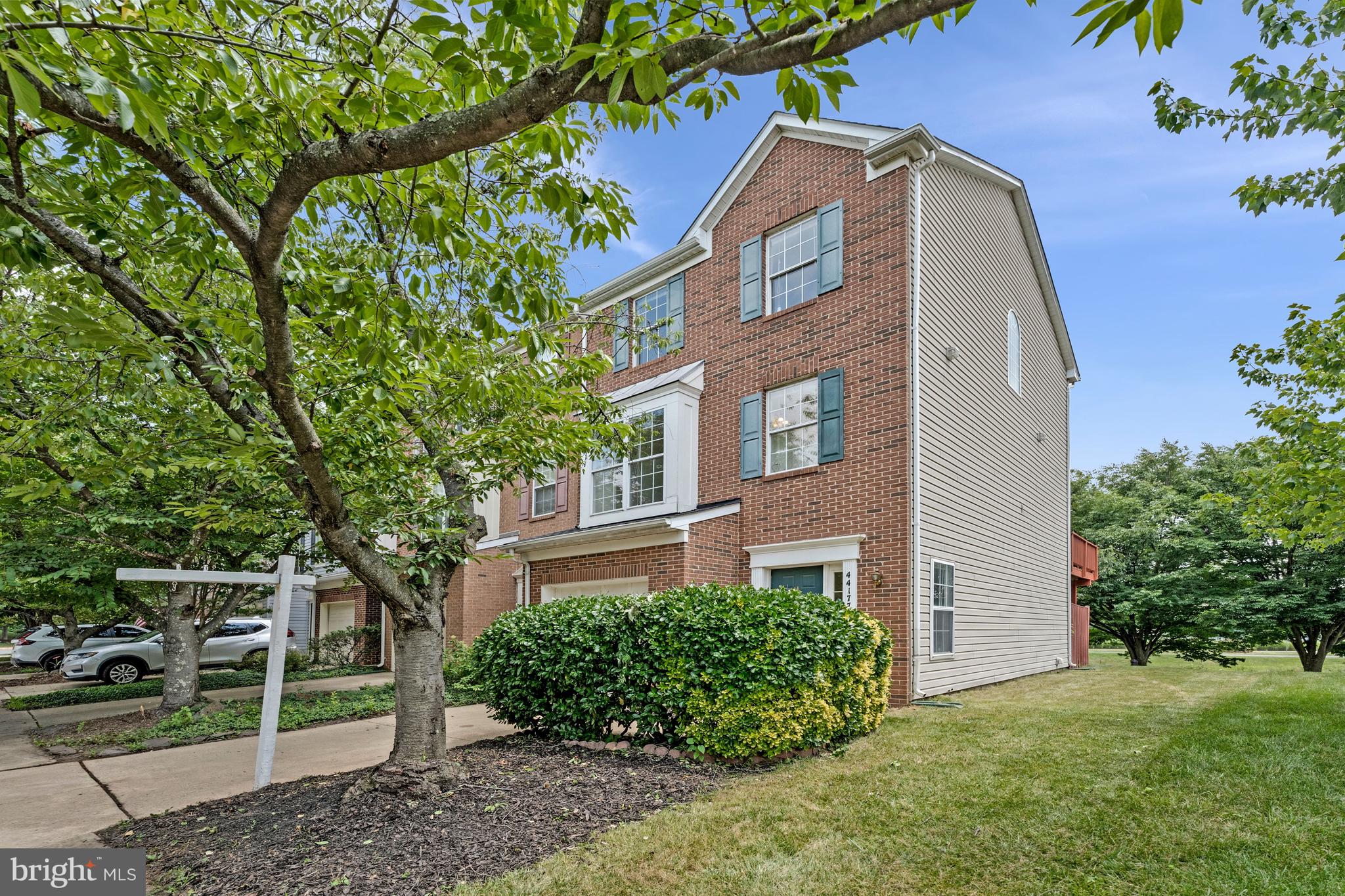ASHBURN VILLAGE - Residential