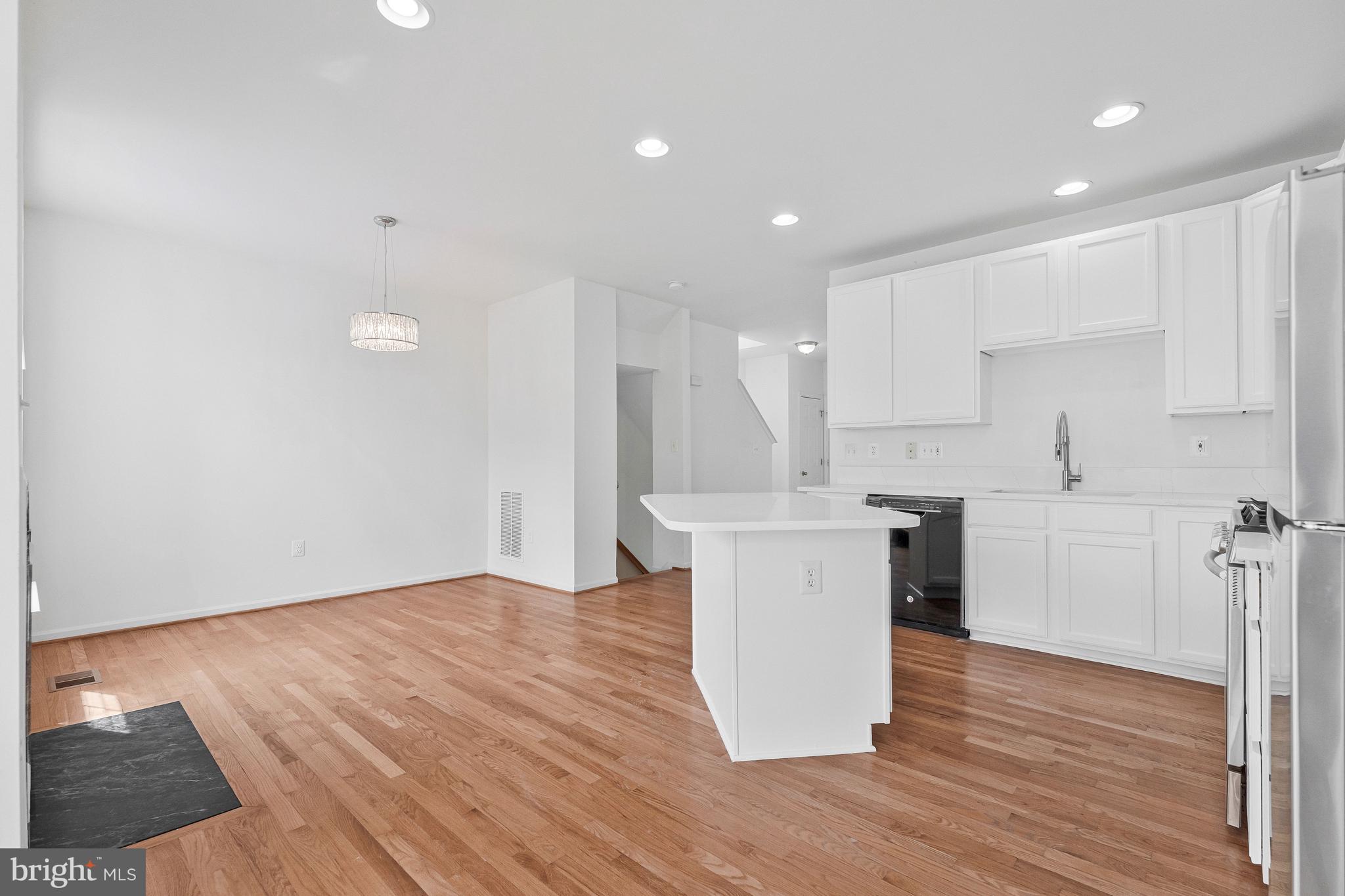 ASHBURN VILLAGE - Residential