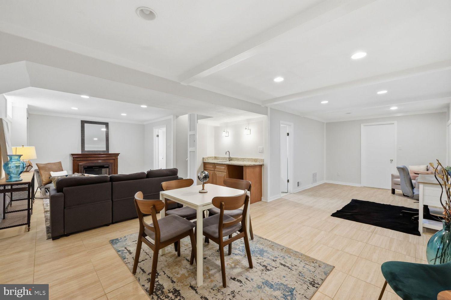GLENFIELD MANOR - Residential