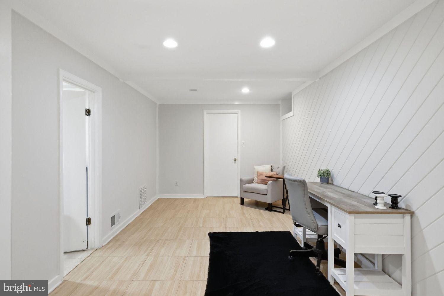 GLENFIELD MANOR - Residential