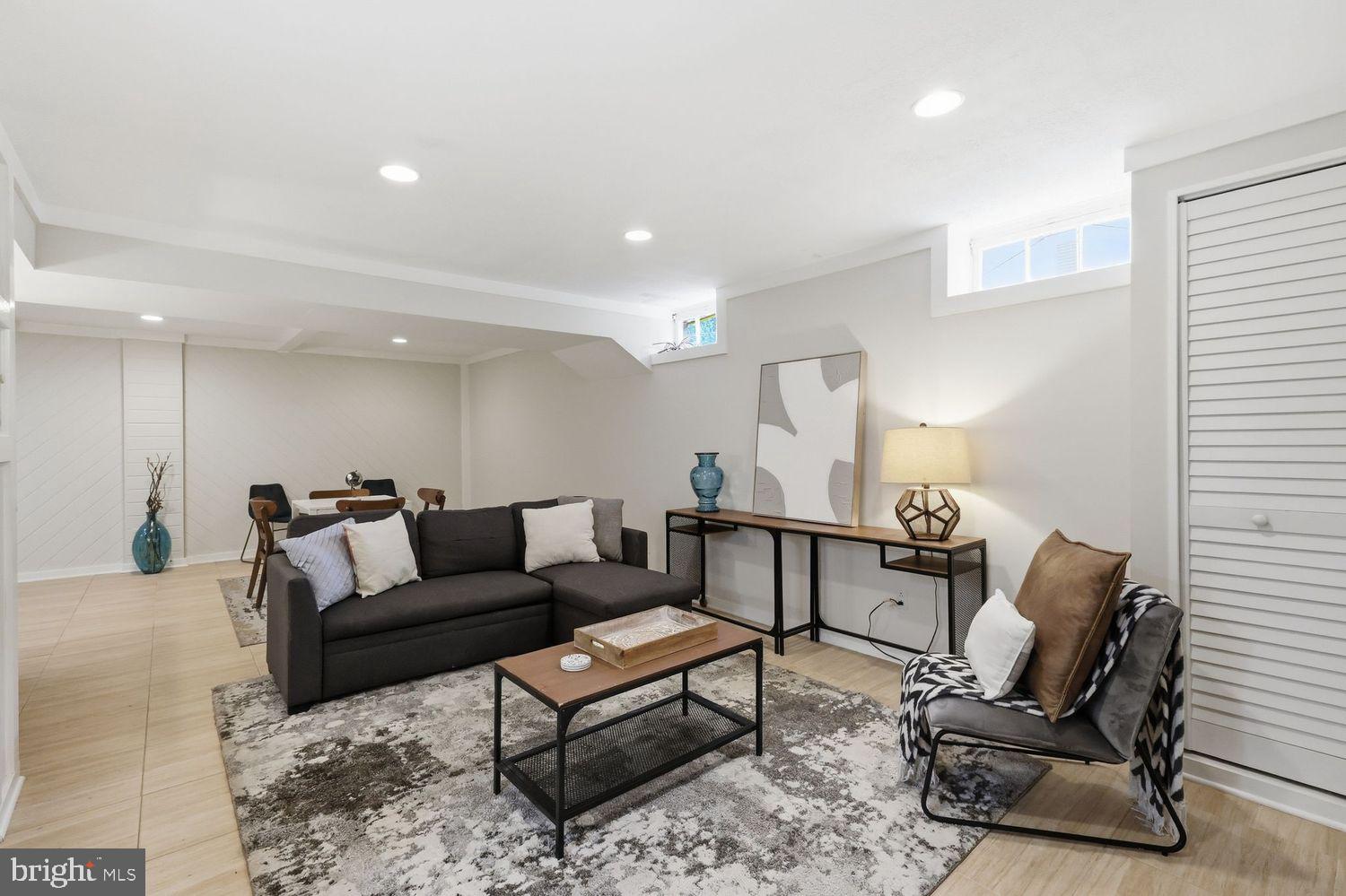 GLENFIELD MANOR - Residential