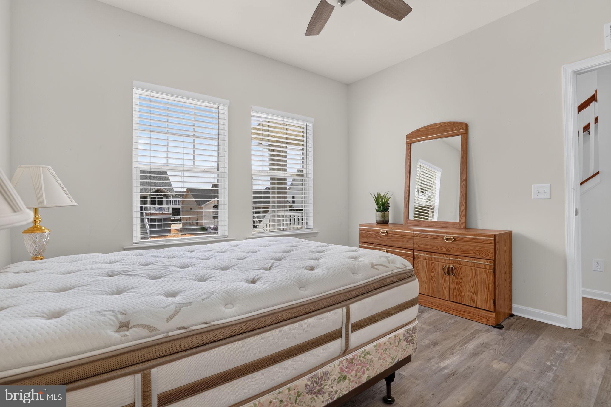 CAPTAIN'S COVE - Residential