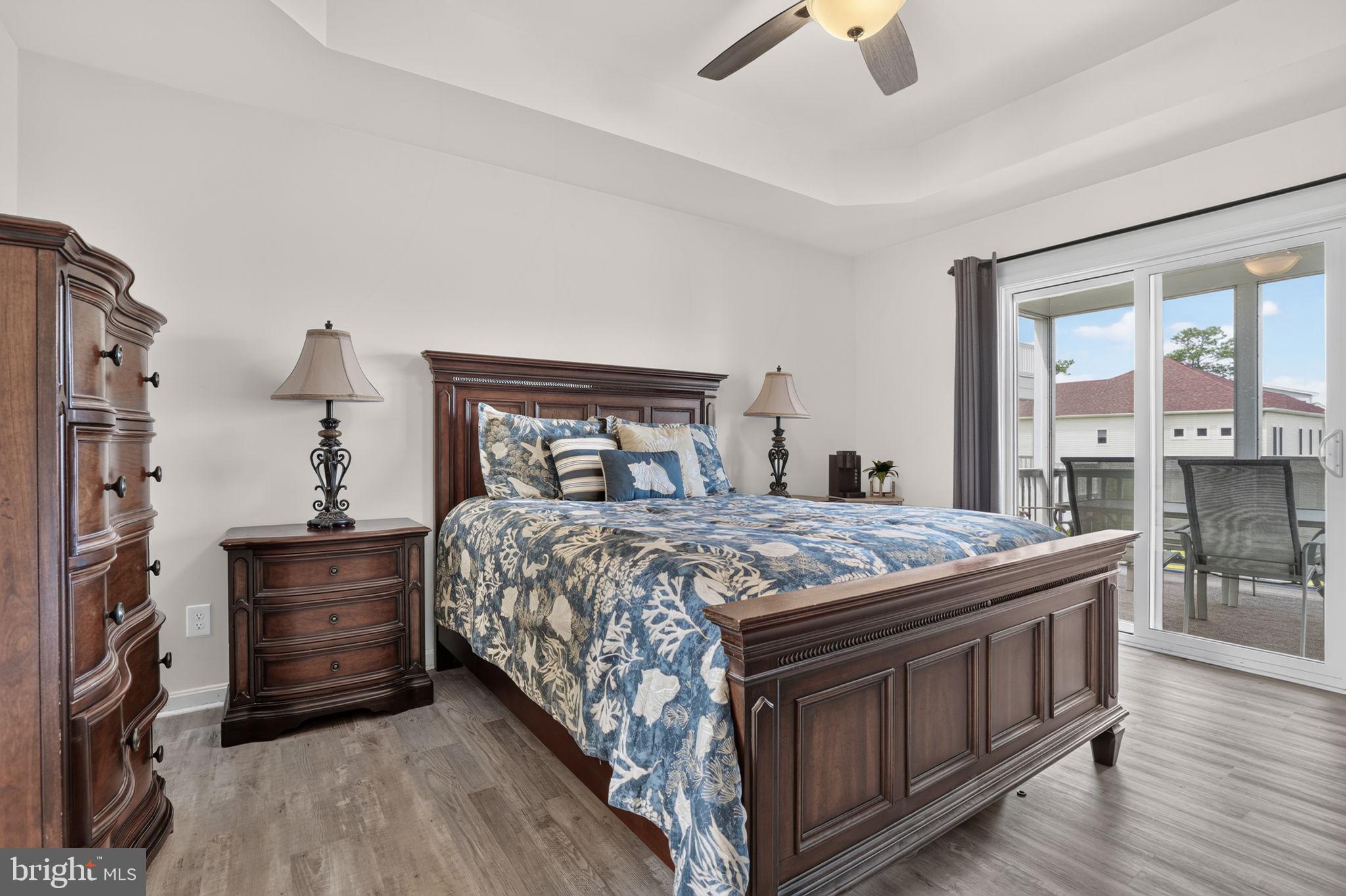 CAPTAIN'S COVE - Residential