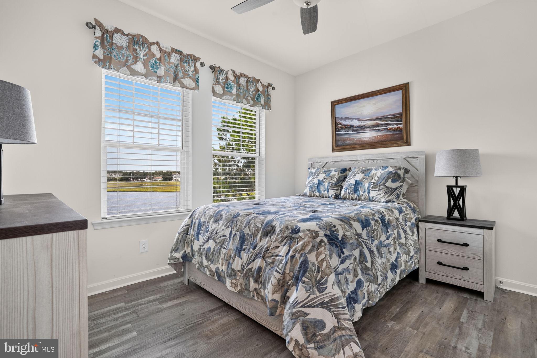 CAPTAIN'S COVE - Residential