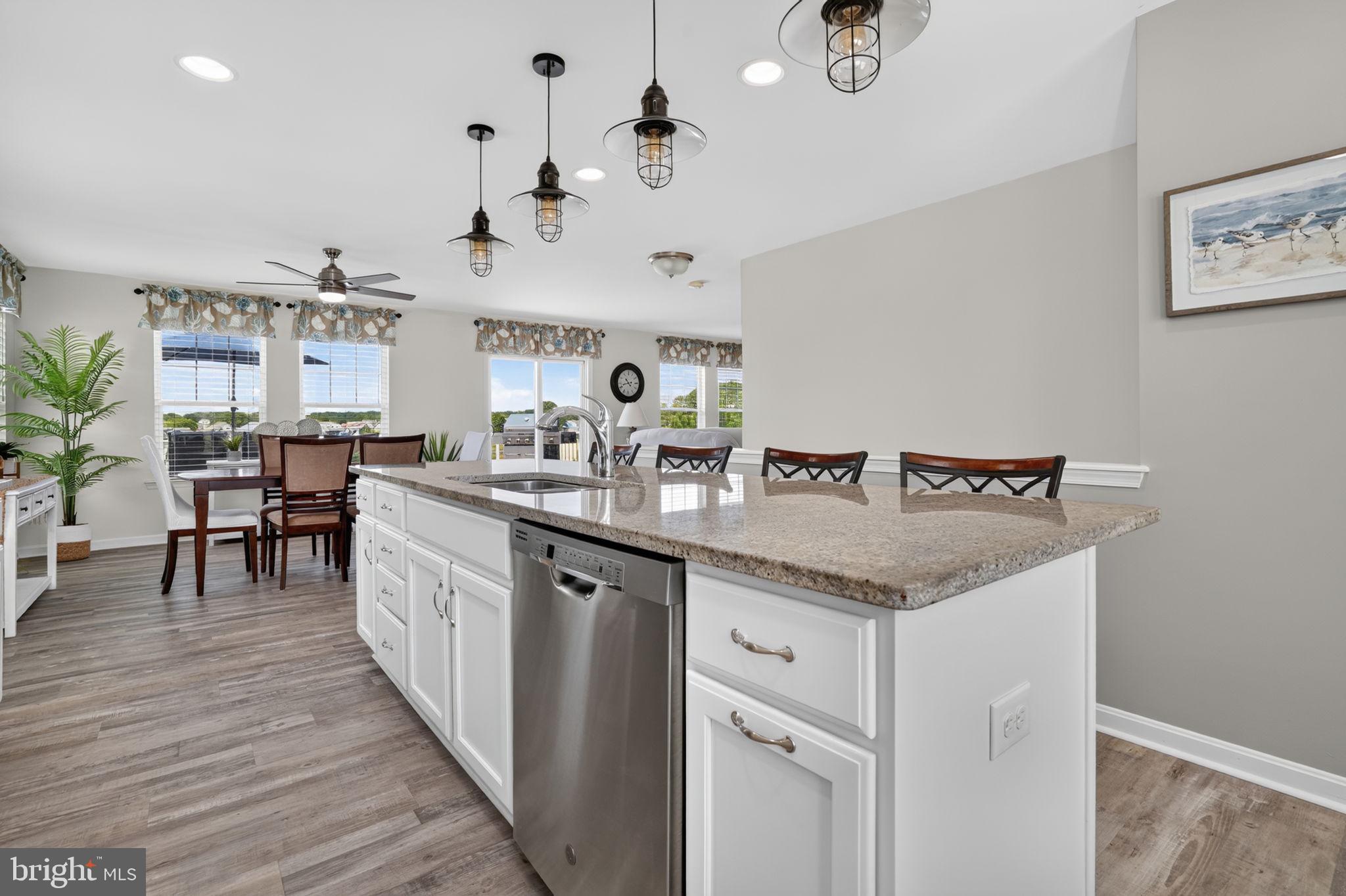 CAPTAIN'S COVE - Residential