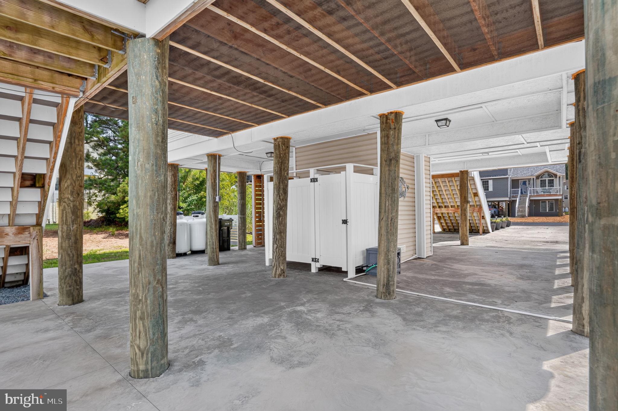 CAPTAIN'S COVE - Residential