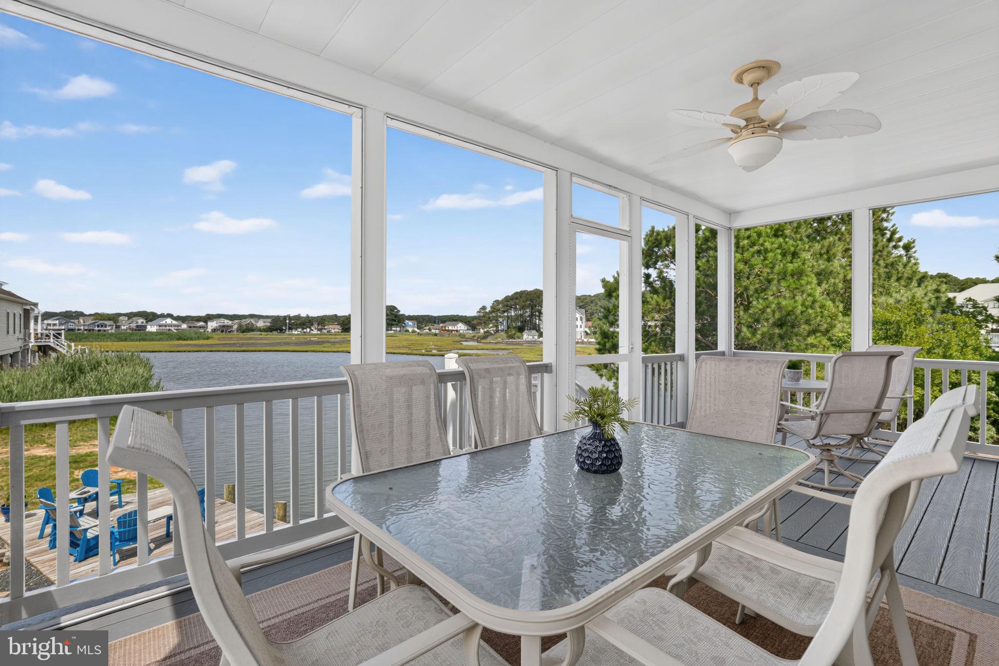 CAPTAIN'S COVE - Residential