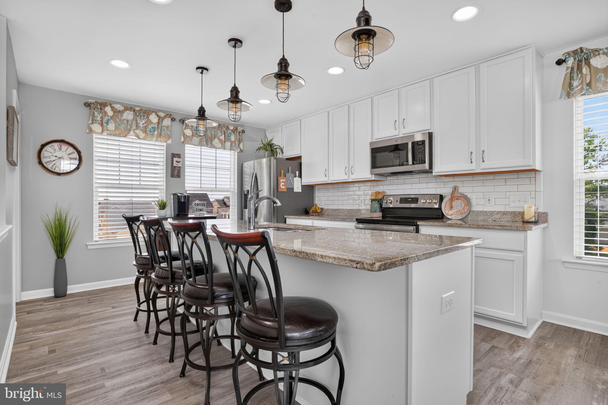CAPTAIN'S COVE - Residential