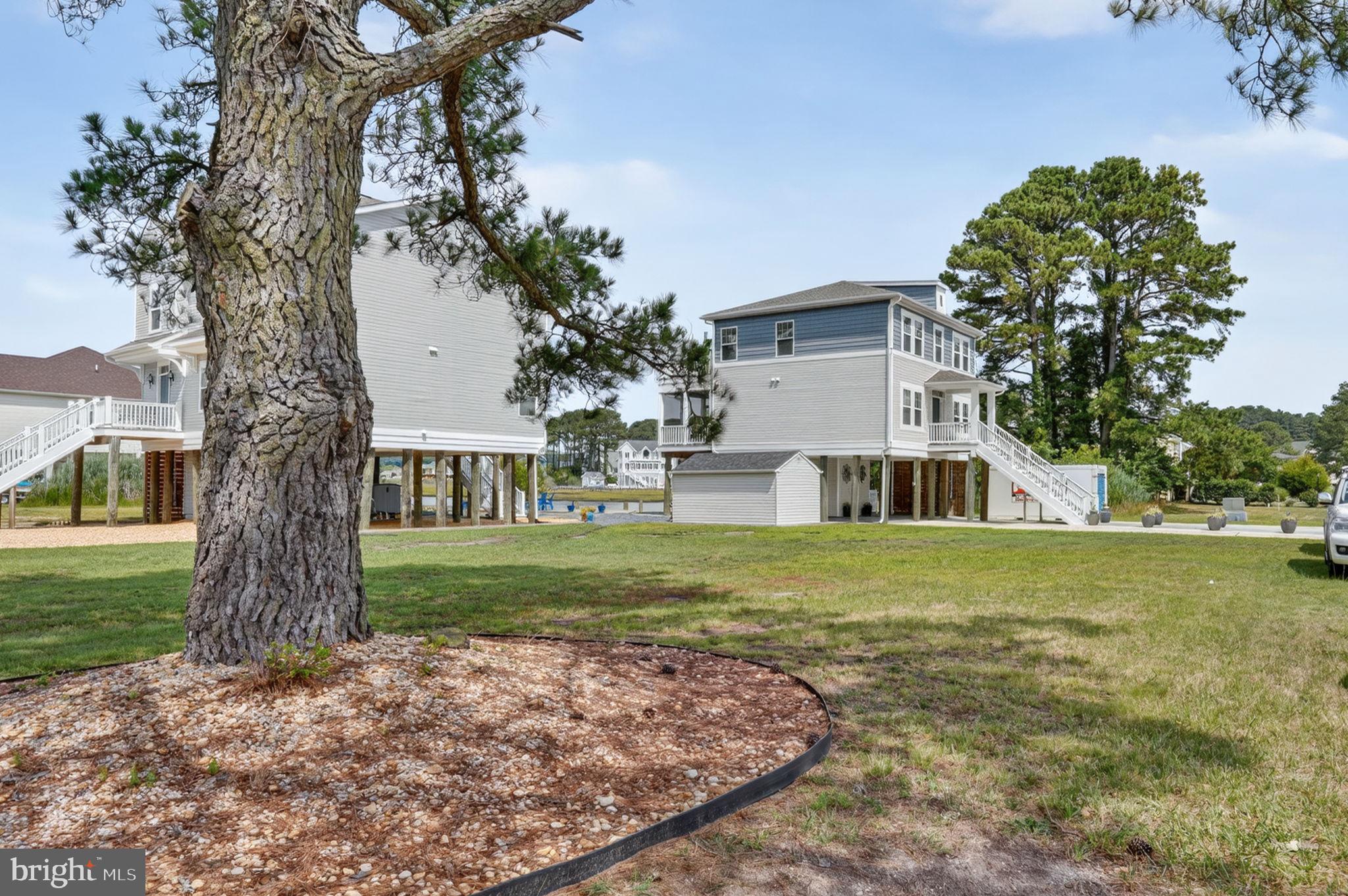 CAPTAIN'S COVE - Residential