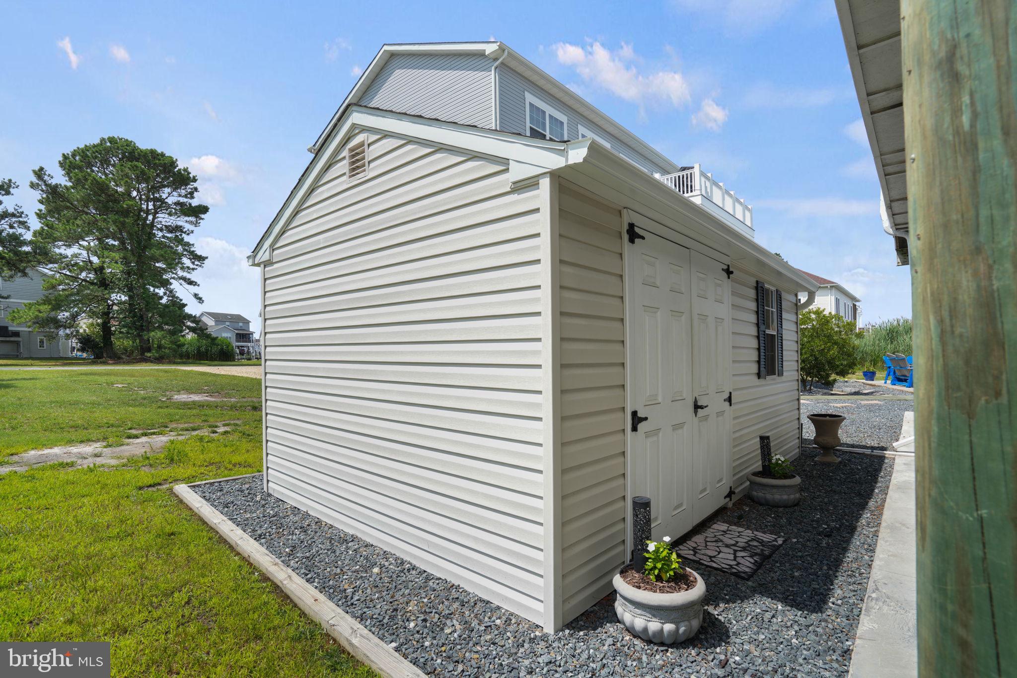 CAPTAIN'S COVE - Residential