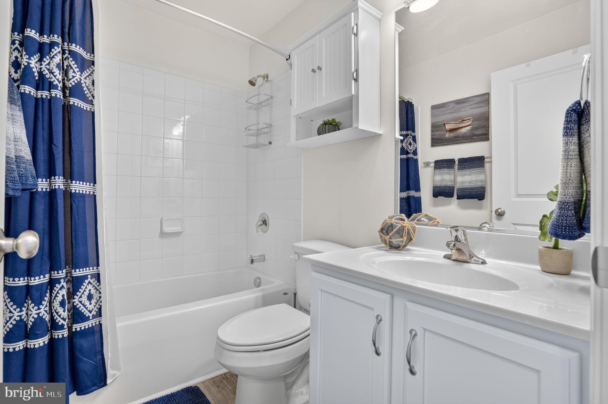 CAPTAIN'S COVE - Residential