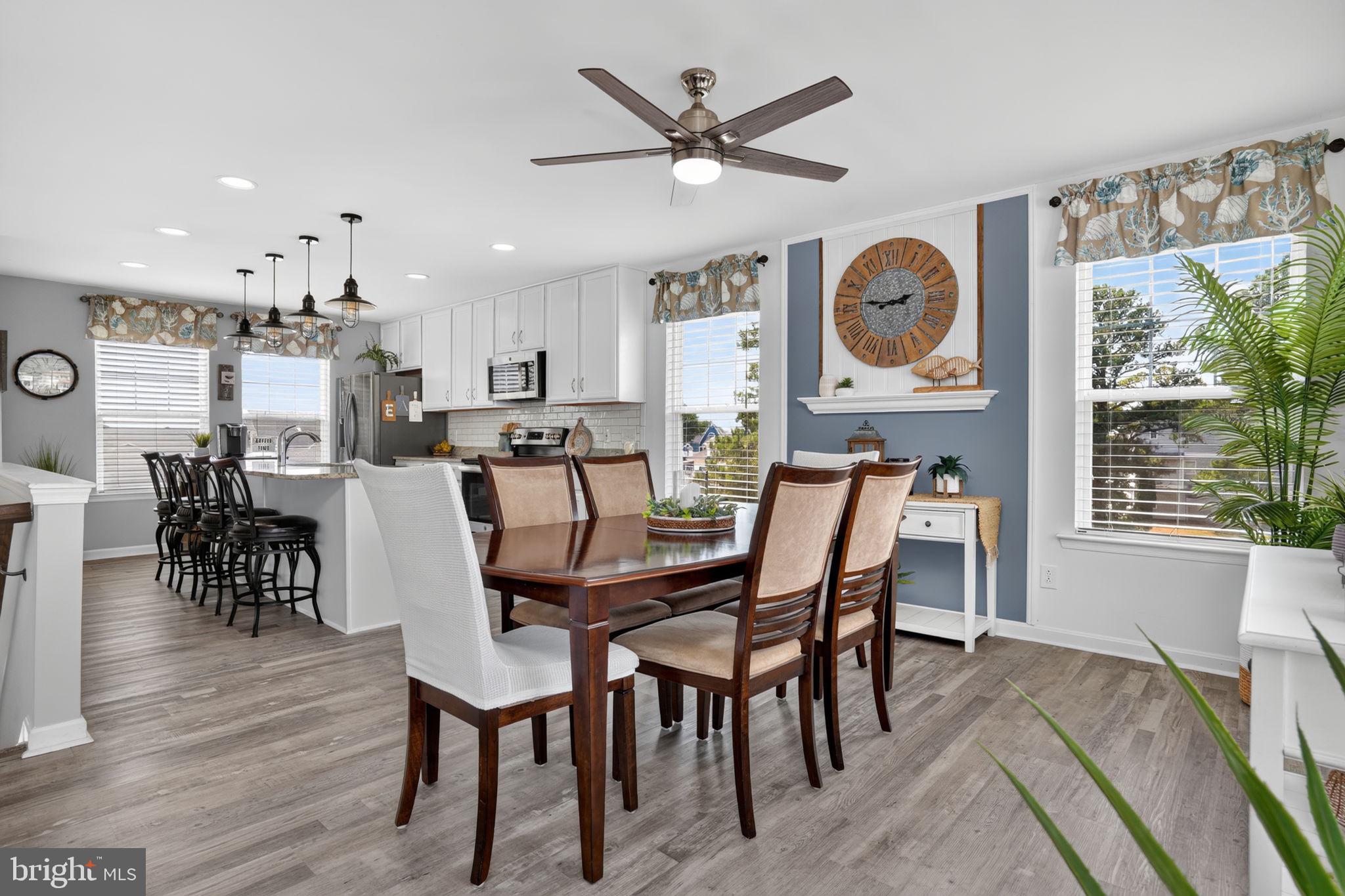 CAPTAIN'S COVE - Residential