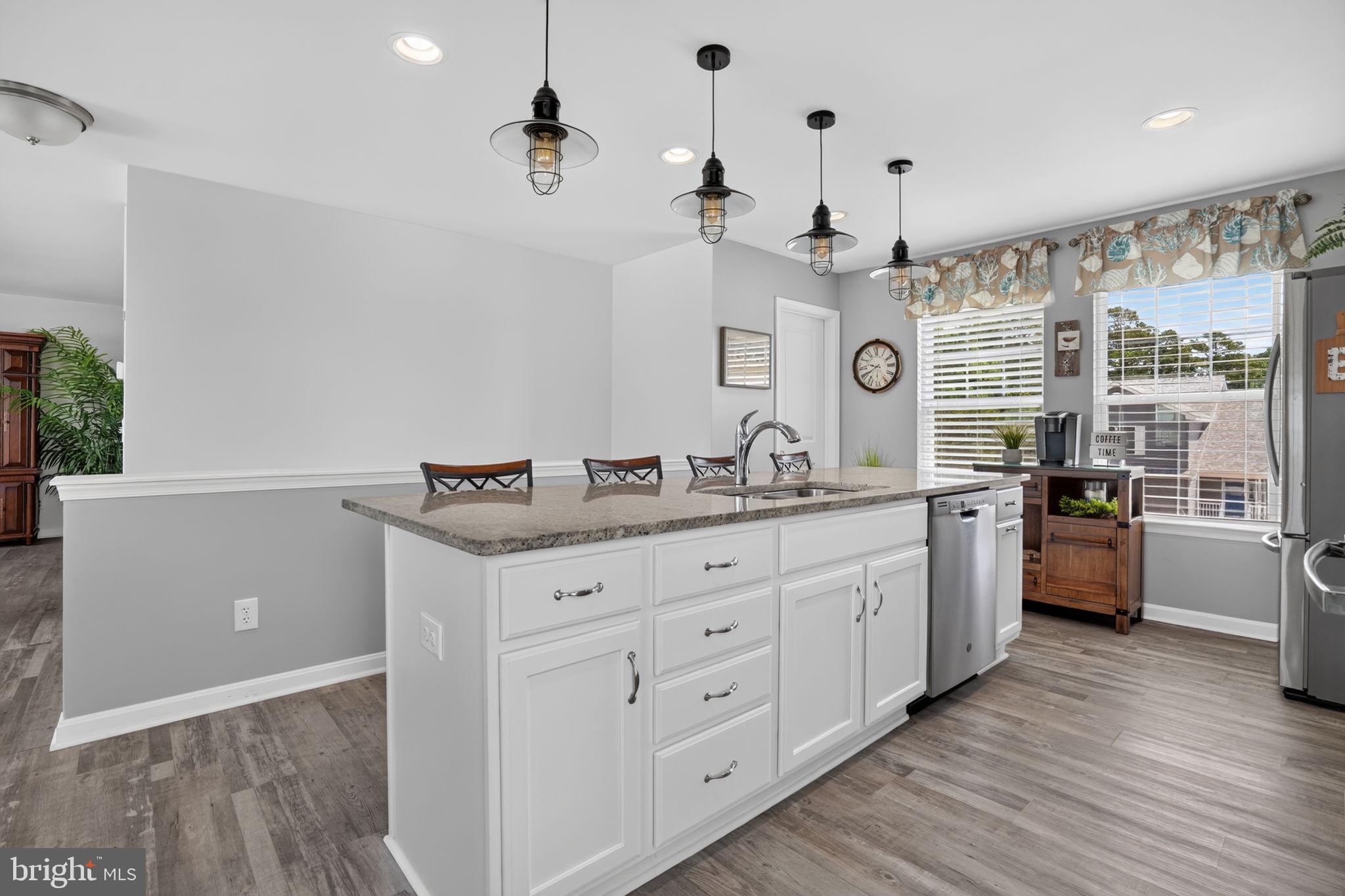 CAPTAIN'S COVE - Residential