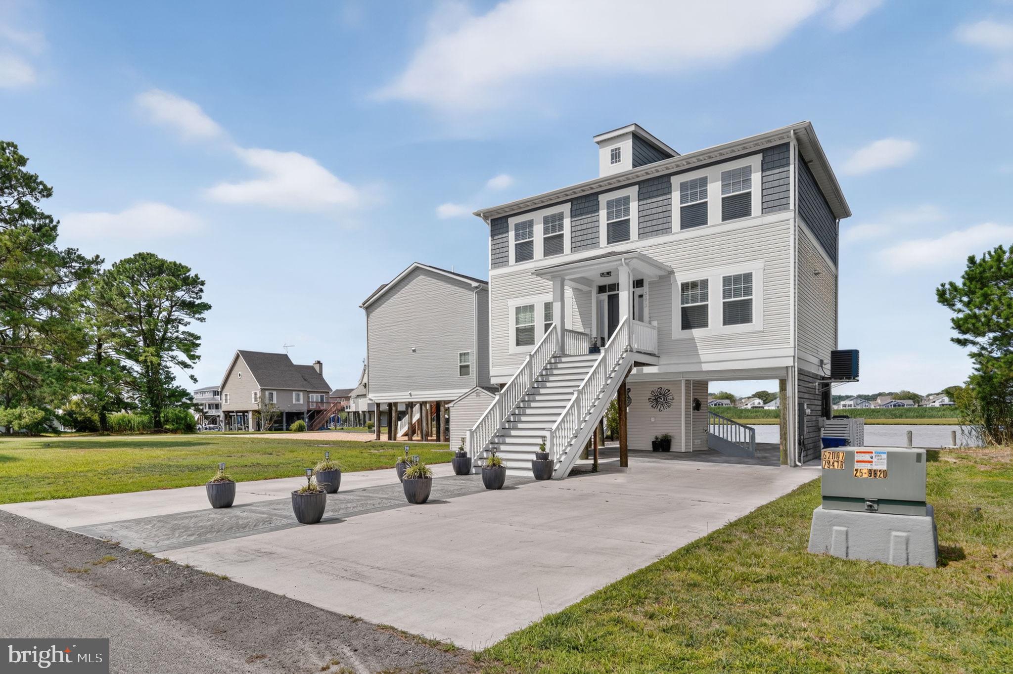 CAPTAIN'S COVE - Residential