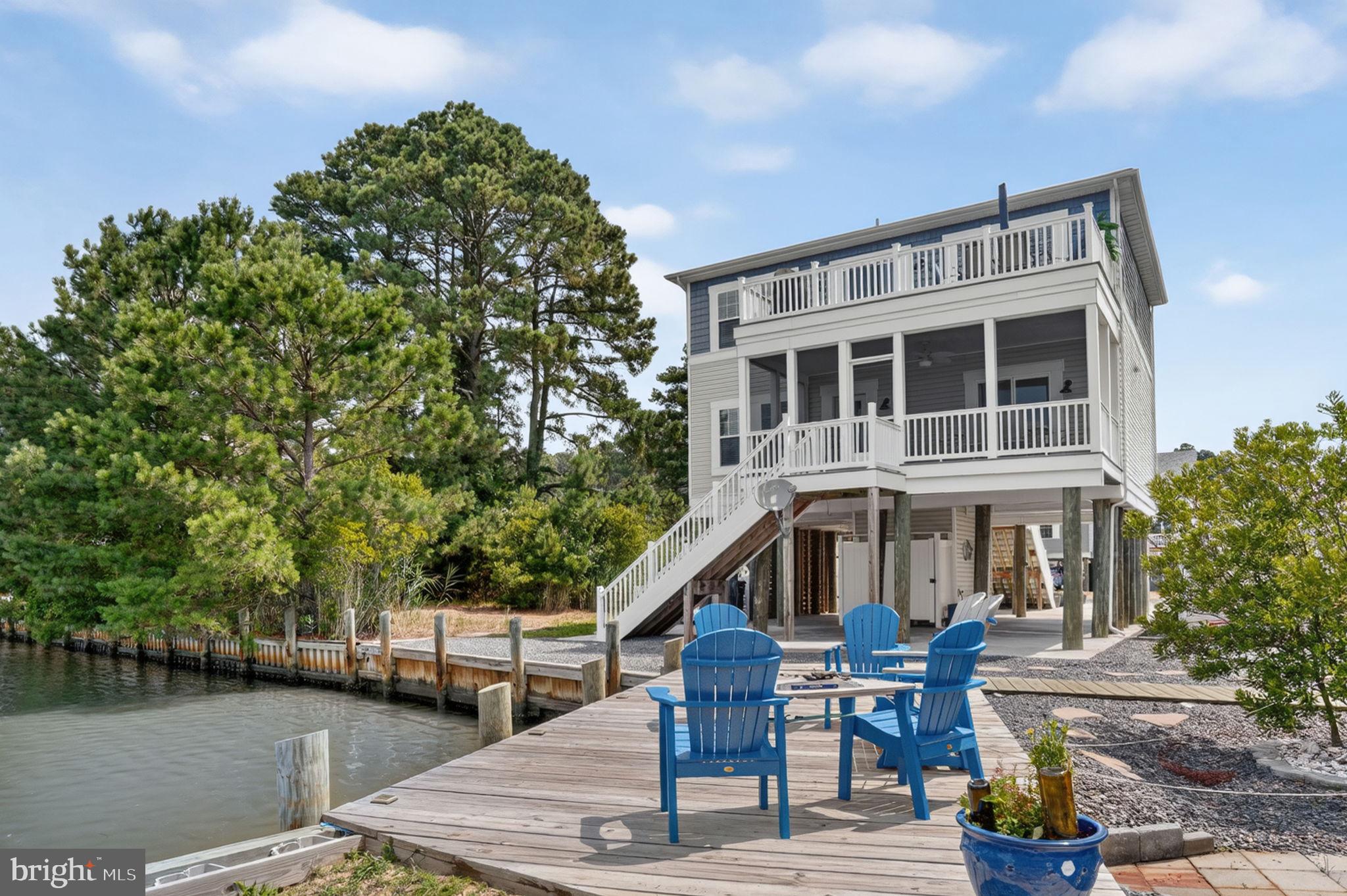 CAPTAIN'S COVE - Residential
