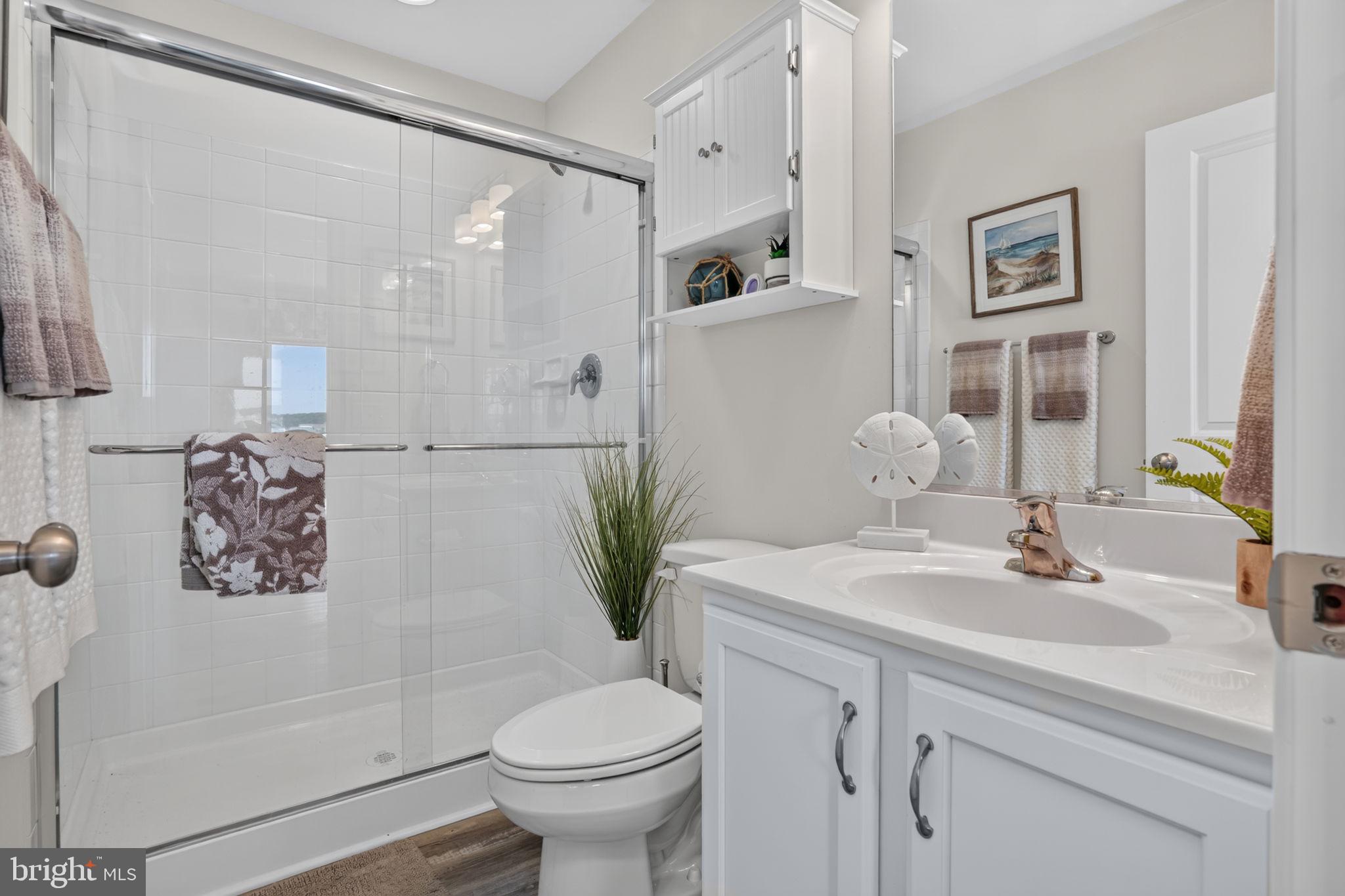 CAPTAIN'S COVE - Residential