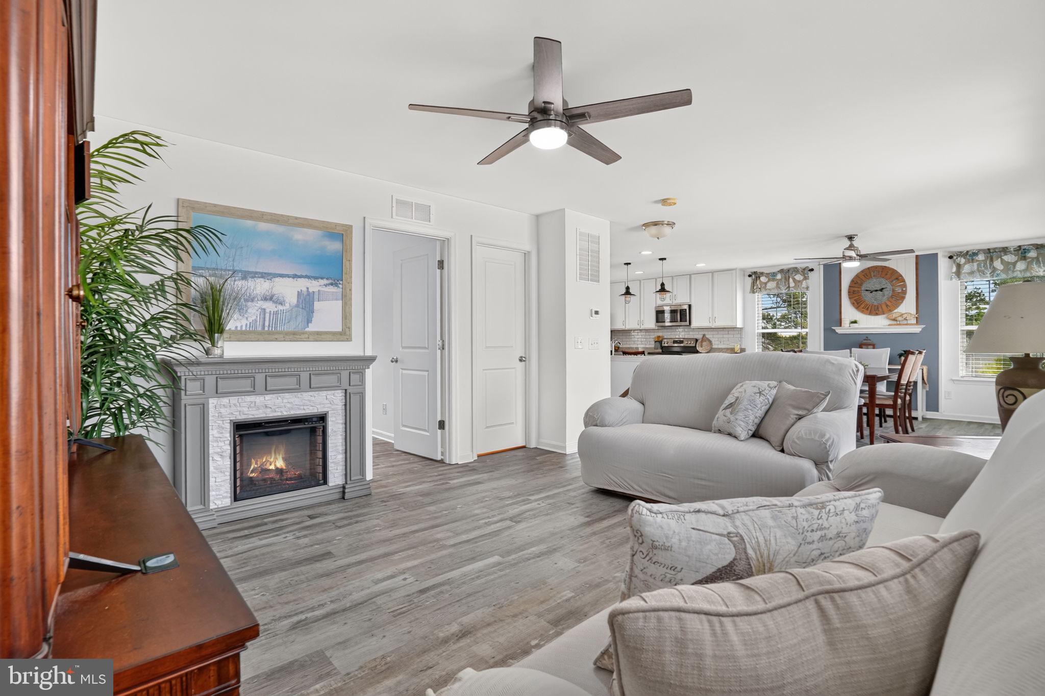 CAPTAIN'S COVE - Residential