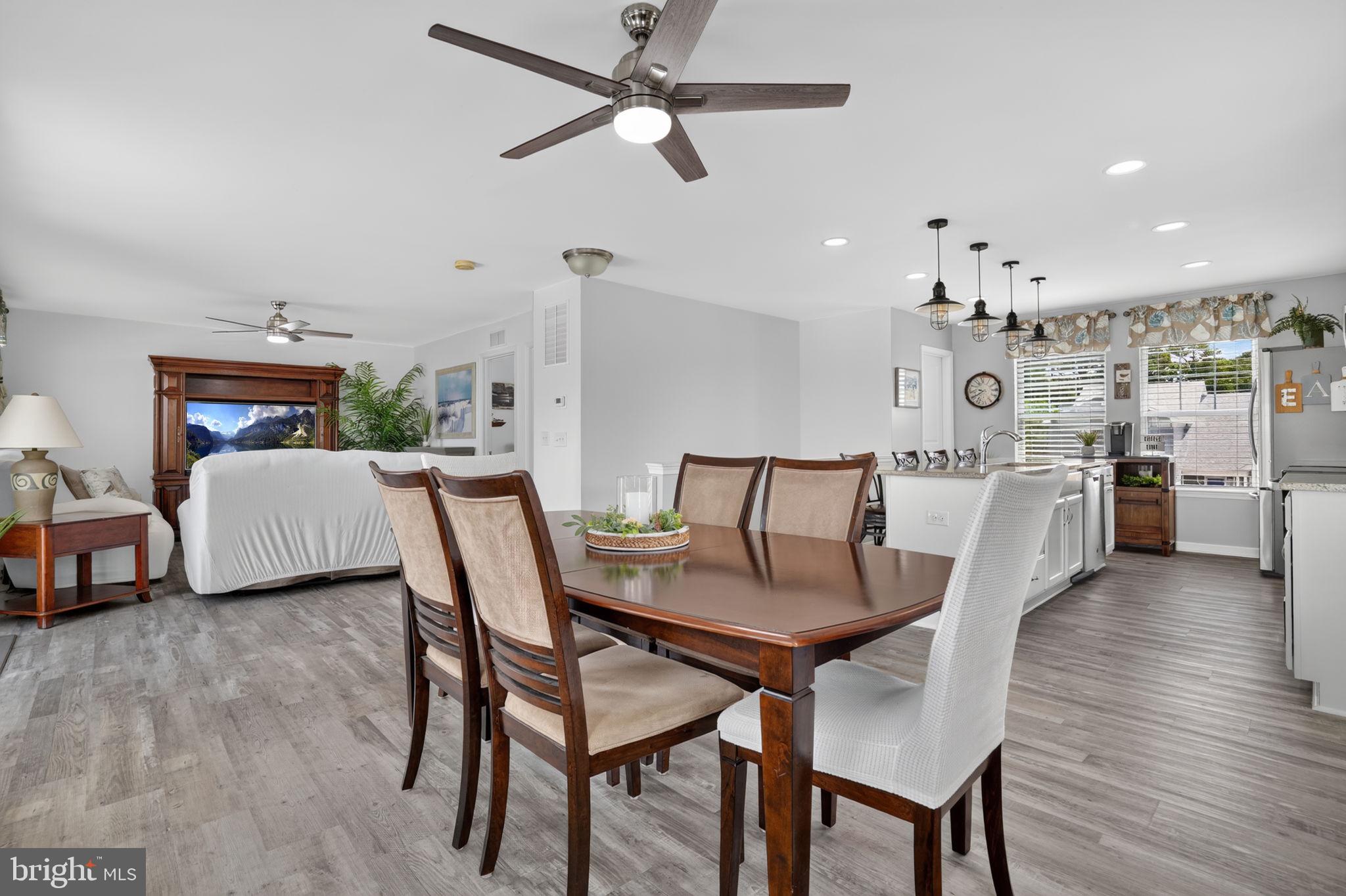 CAPTAIN'S COVE - Residential